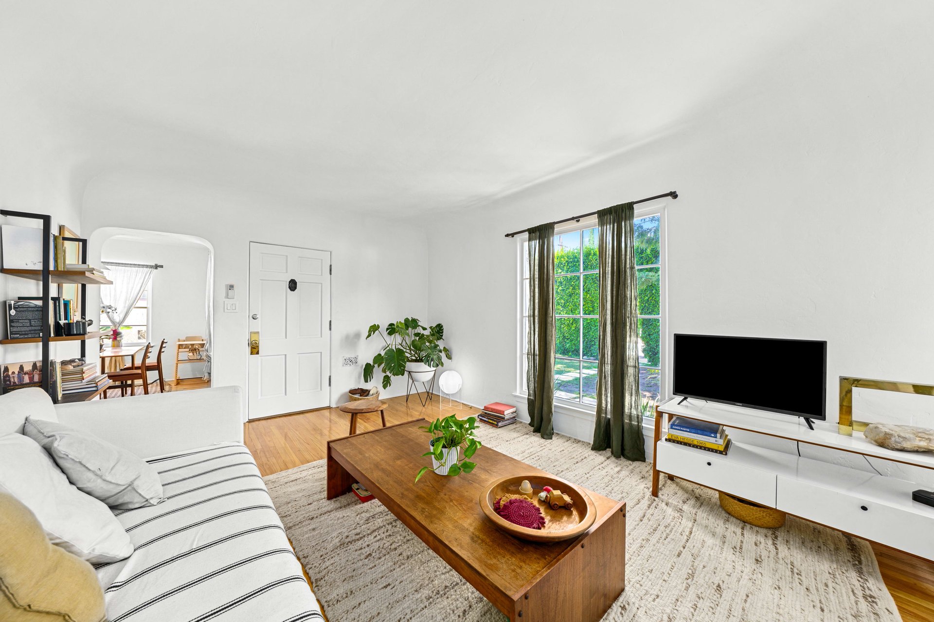2802 Angus St, Silverlake