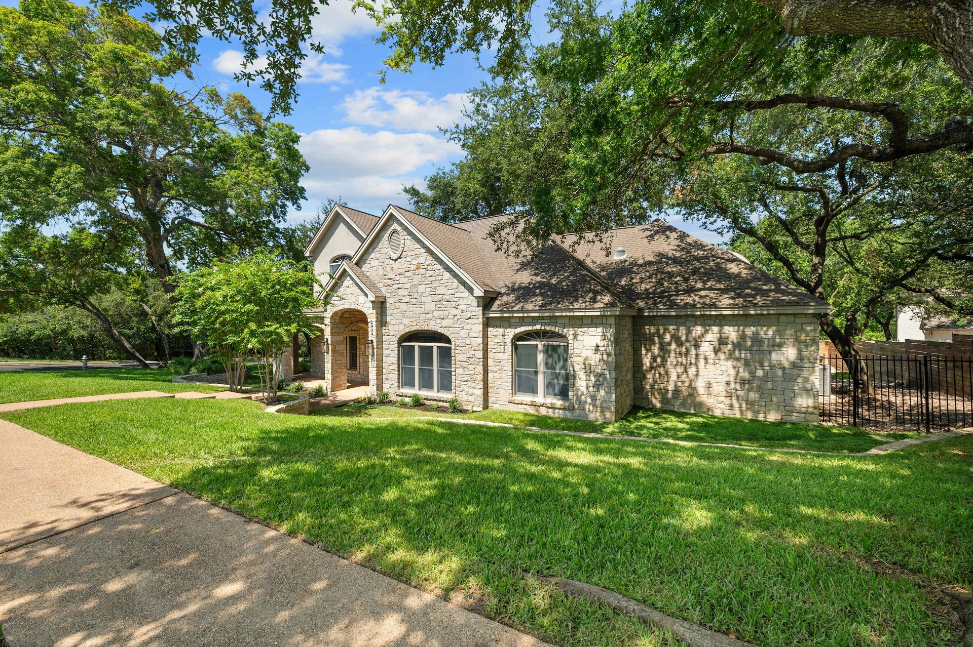 2928 Chatelaine Drive