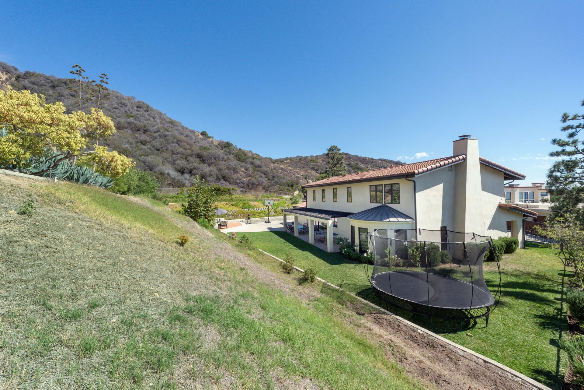 467 Surfview Dr