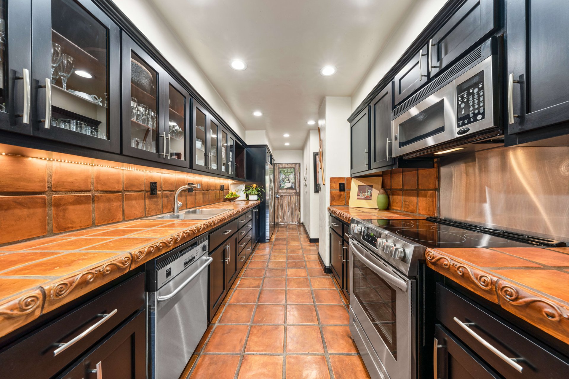 The Comstock #4E, Wilshire Corridor