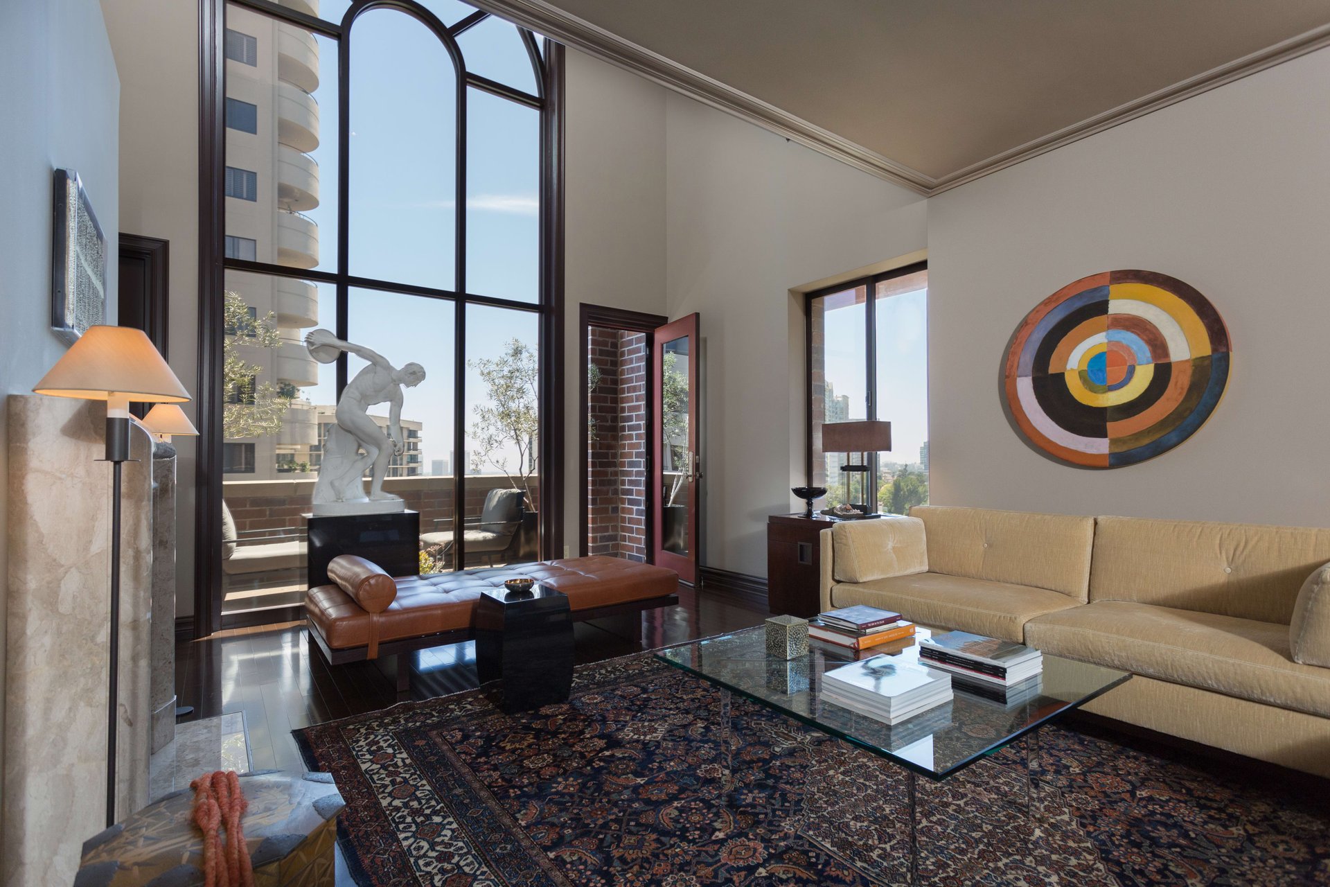 Wilshire Thayer #1102, Wilshire Corridor
