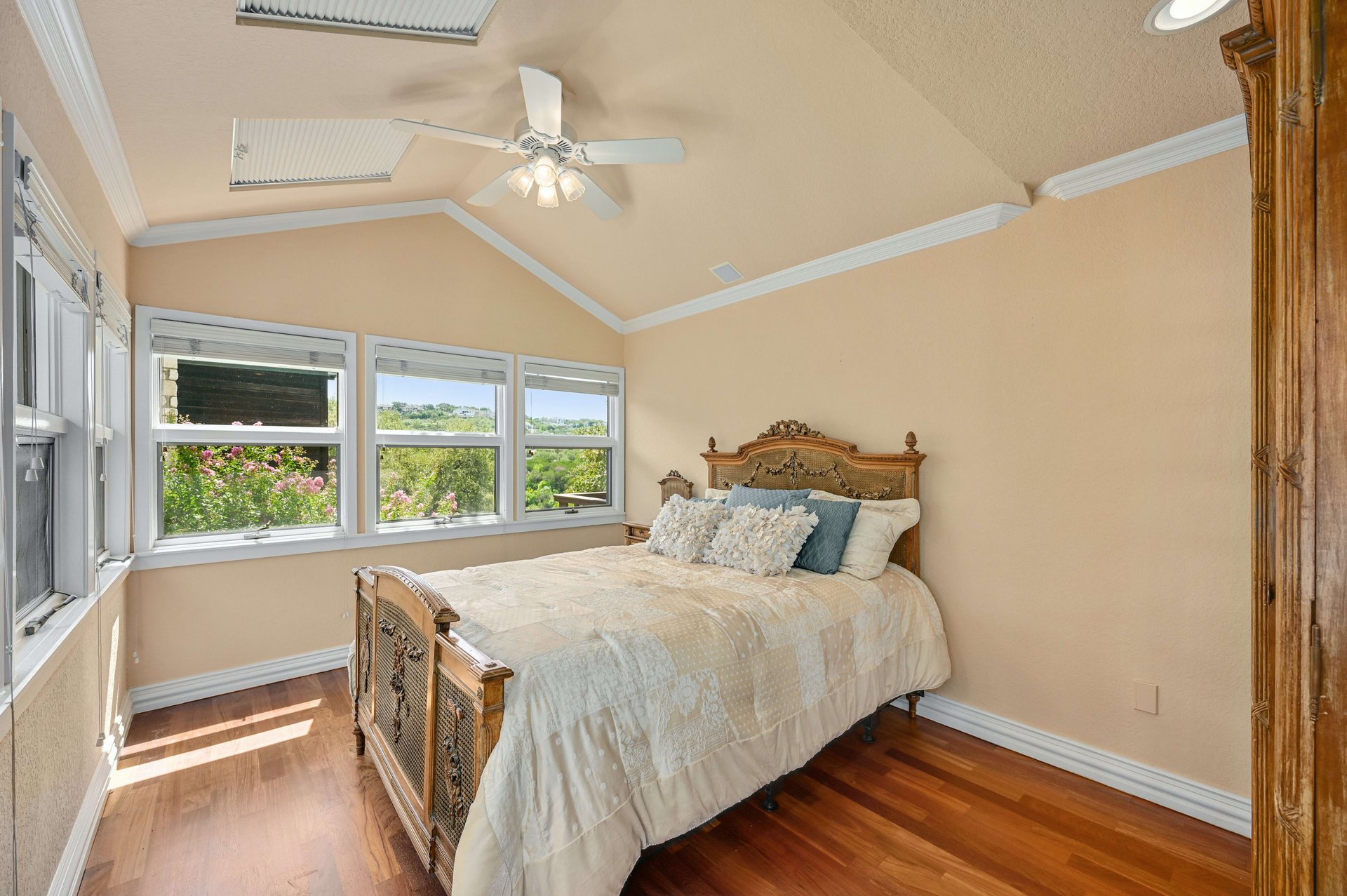 5711 Sam Houston Cir