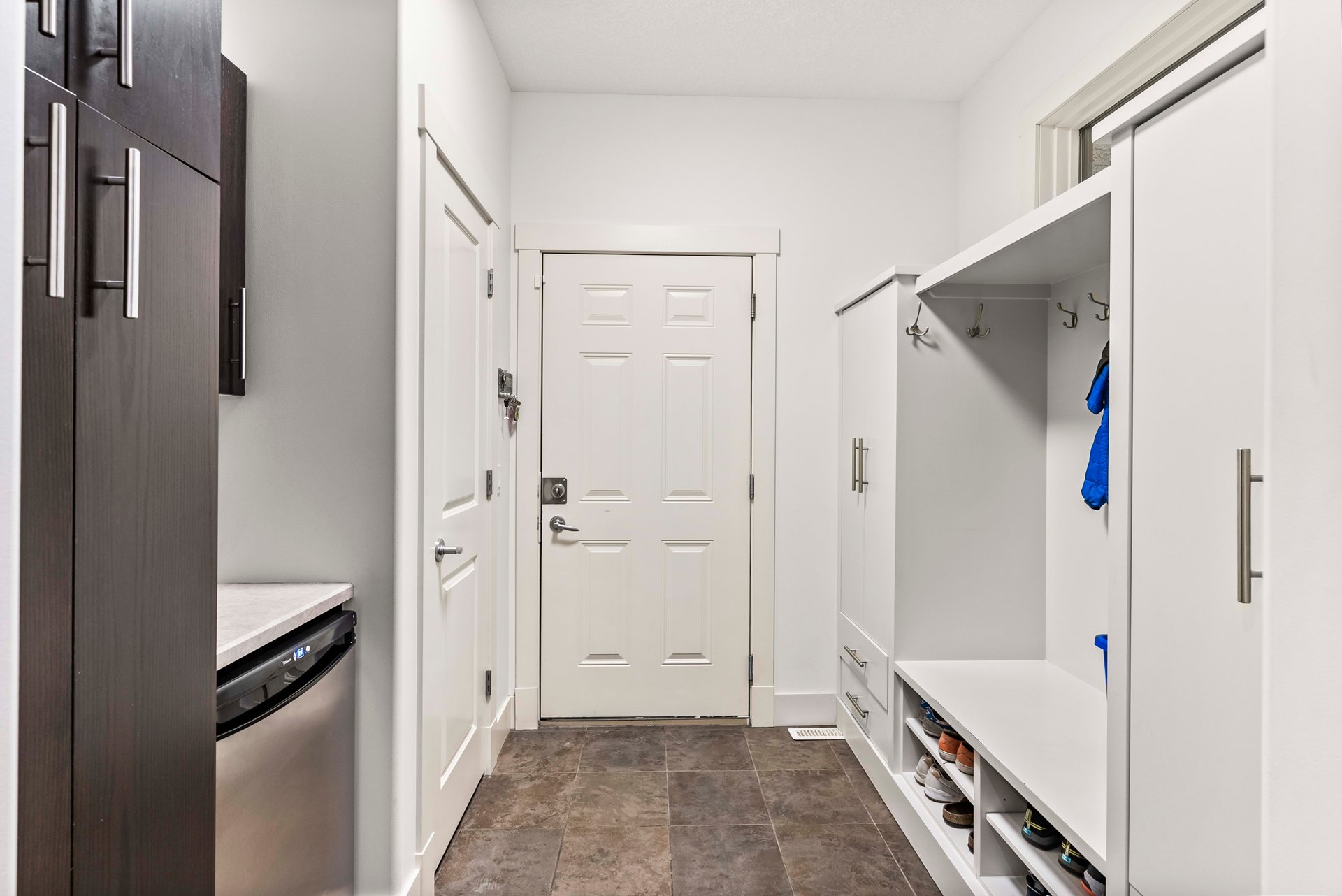 19 Tom Hoppe Mews SW