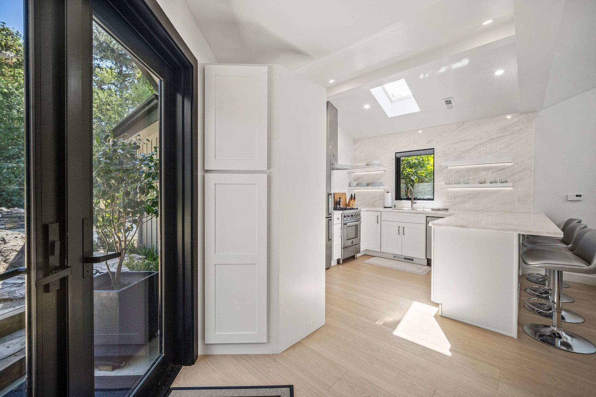 Grey Goose - Charming Downtown Carmel Cottage