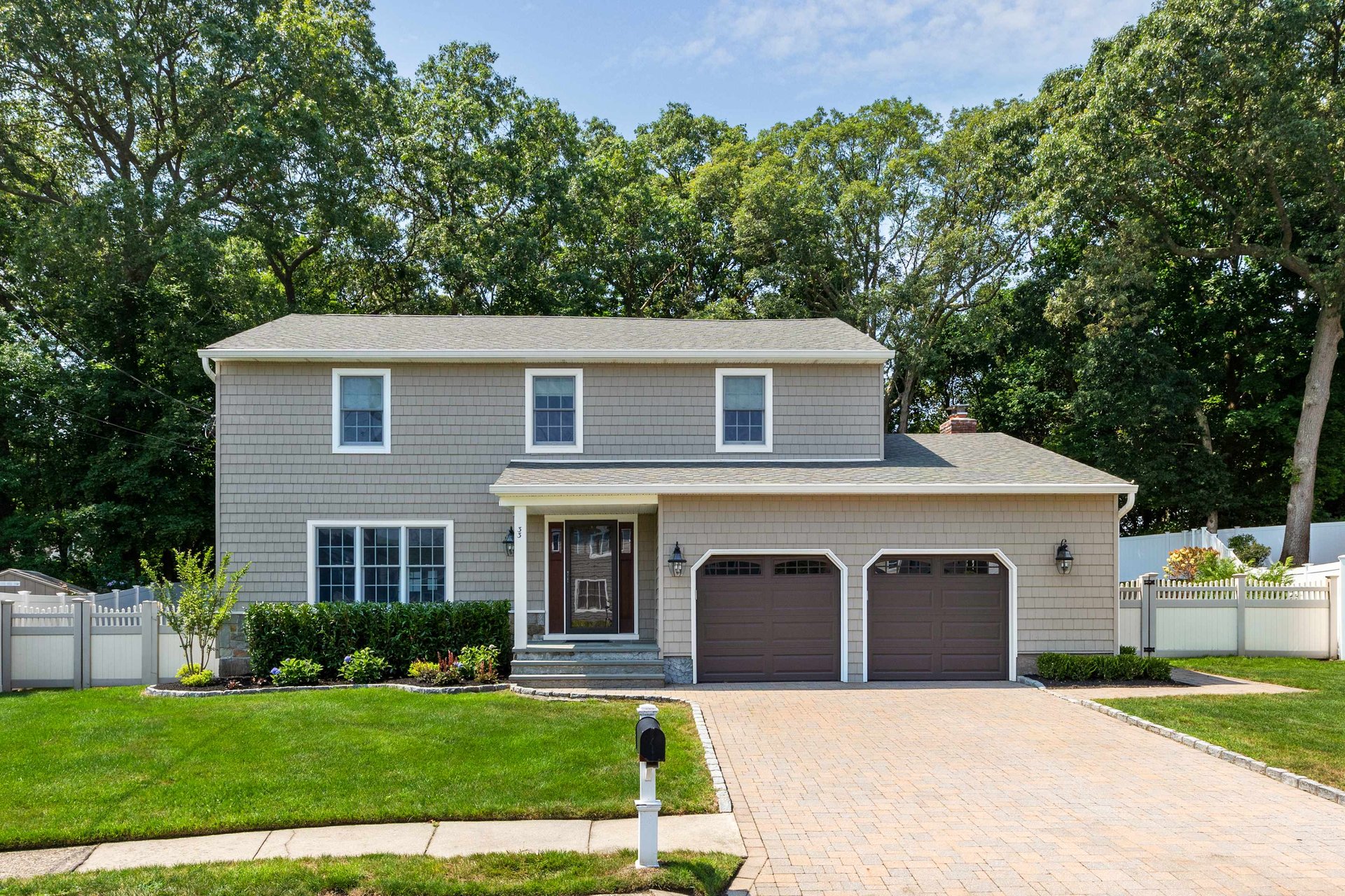 MOVE-IN READY COLONIAL