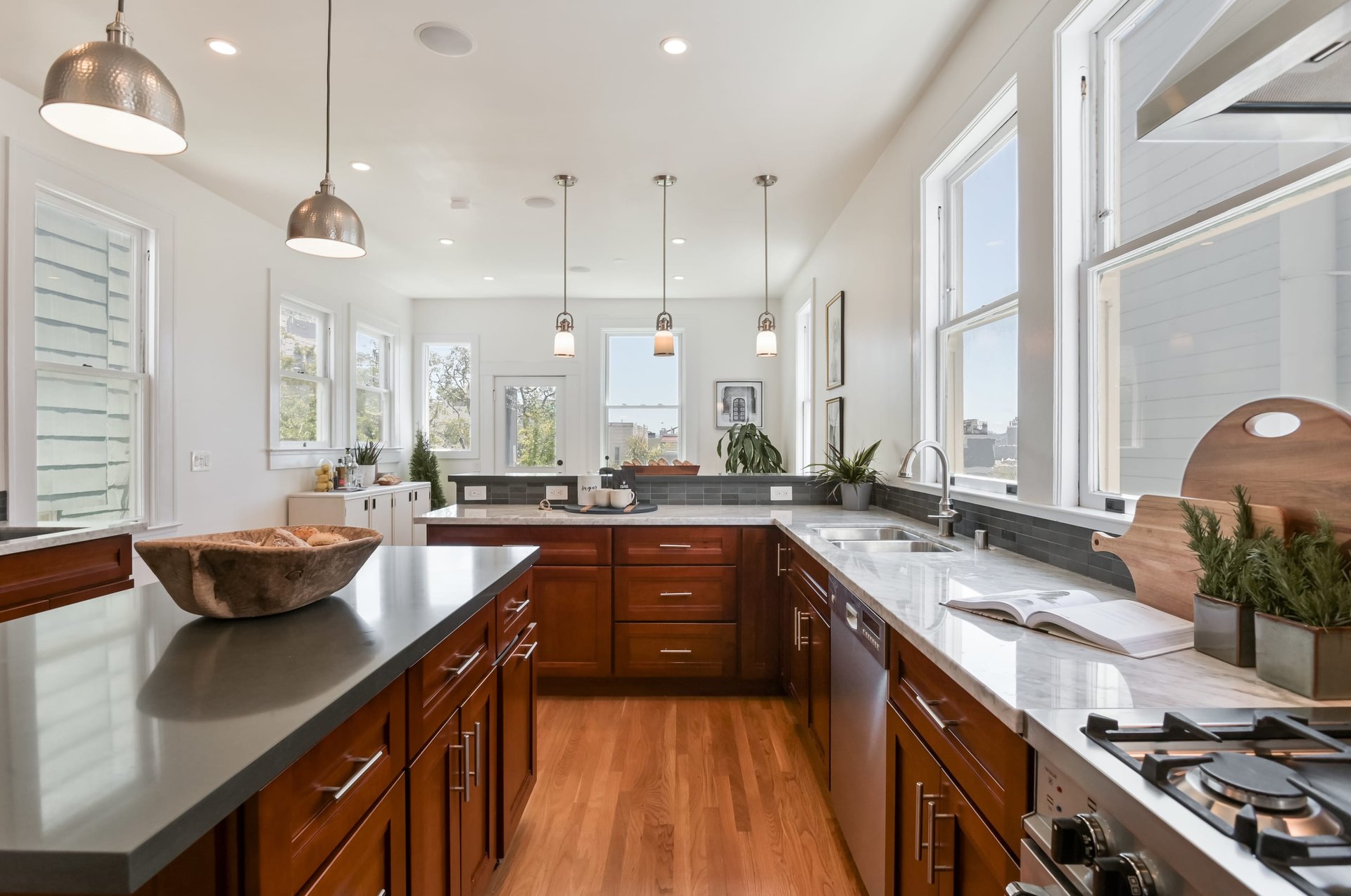Renovated 5BD Nob Hill Home