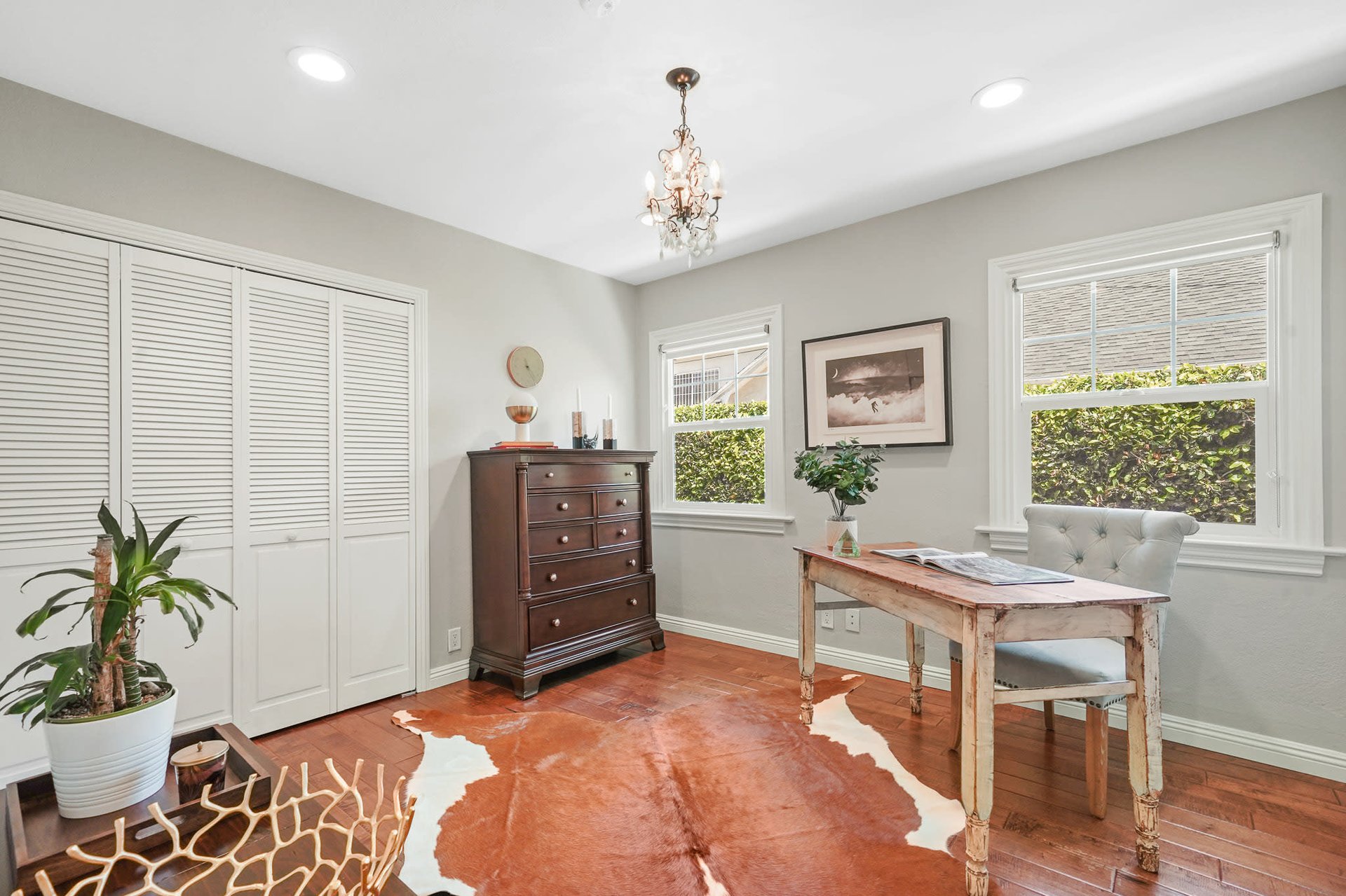 Beautifully Remodeled Home with HUGE Grassy Yard in Oxford Square