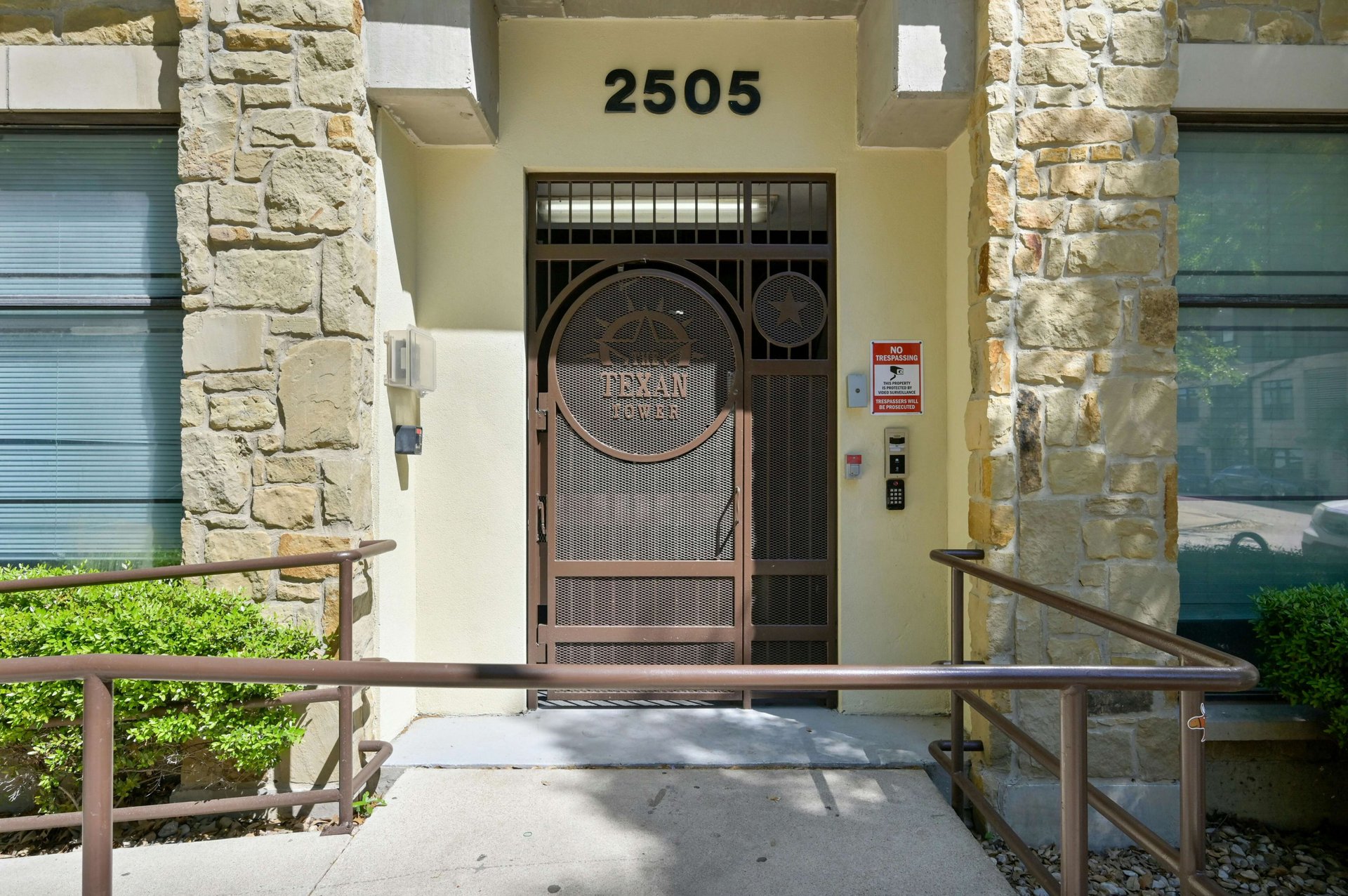 2505 San Gabriel Street #207
