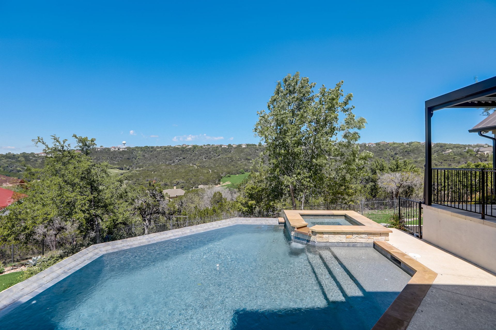 Hill Country Paradise: Luxurious 4/3 Home with Heated Pool/Spa and Spectacular Sunset Views in River Place!
