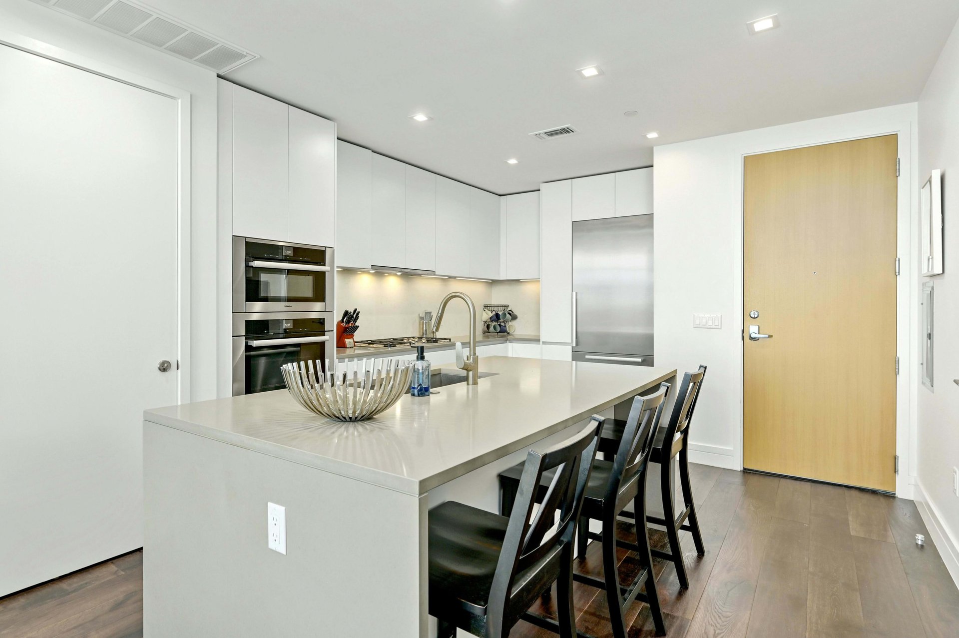 501 West Ave #3202