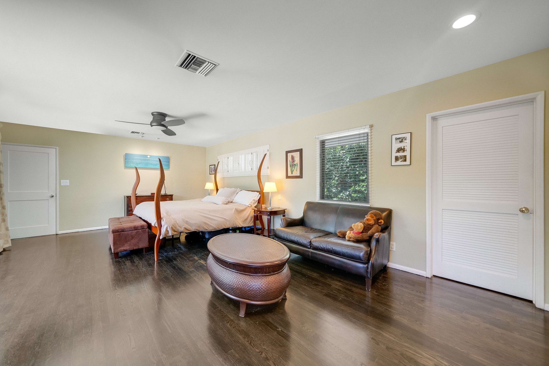 Sprawling Updated Cali Ranch in Toluca Lake w/ Resort Like Backyard