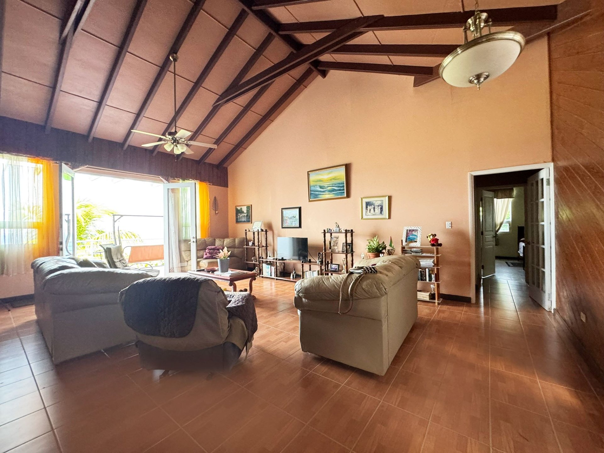 974 Fat Hogs Bay 3 Bedroom Apartment 