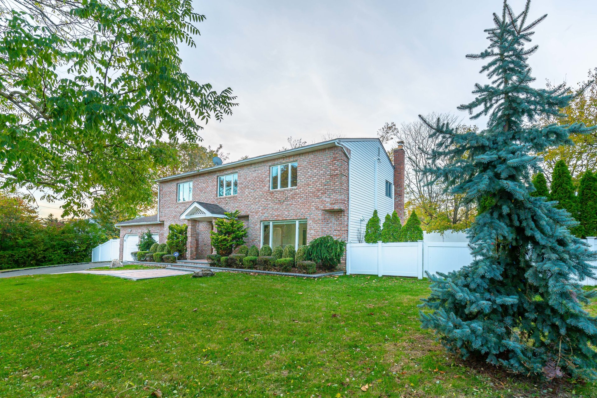 1 W Fern Drive, Jericho