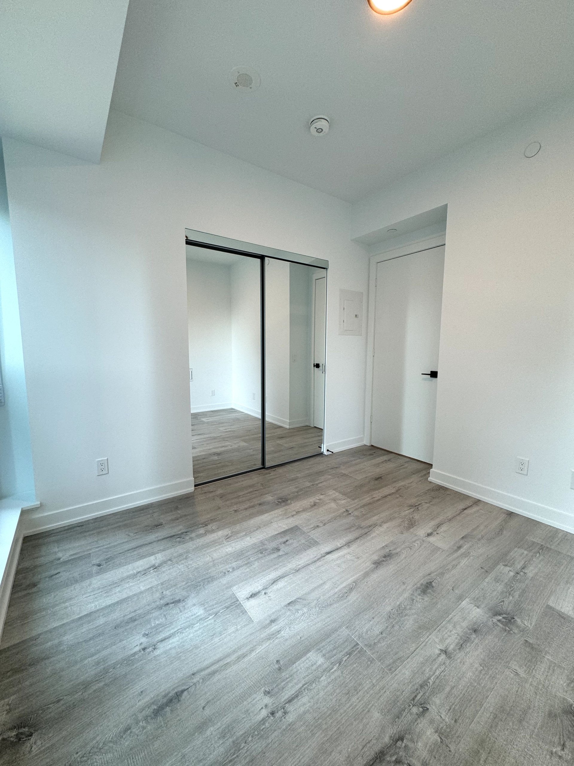 327 King St W, Unit 2105