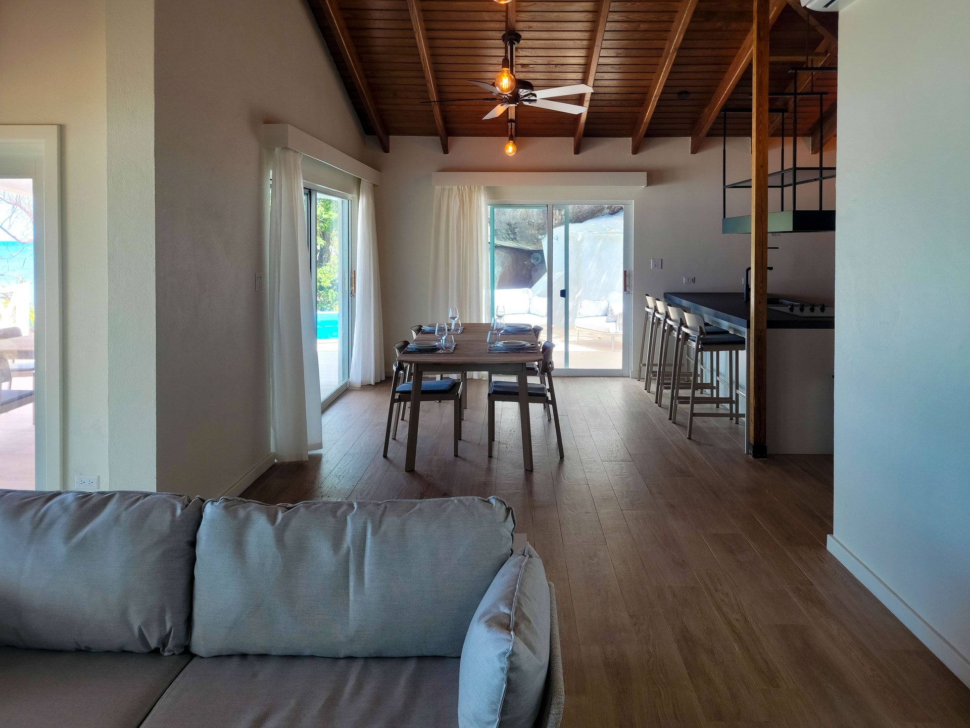 036 Villa 28 Lambert BeachFront