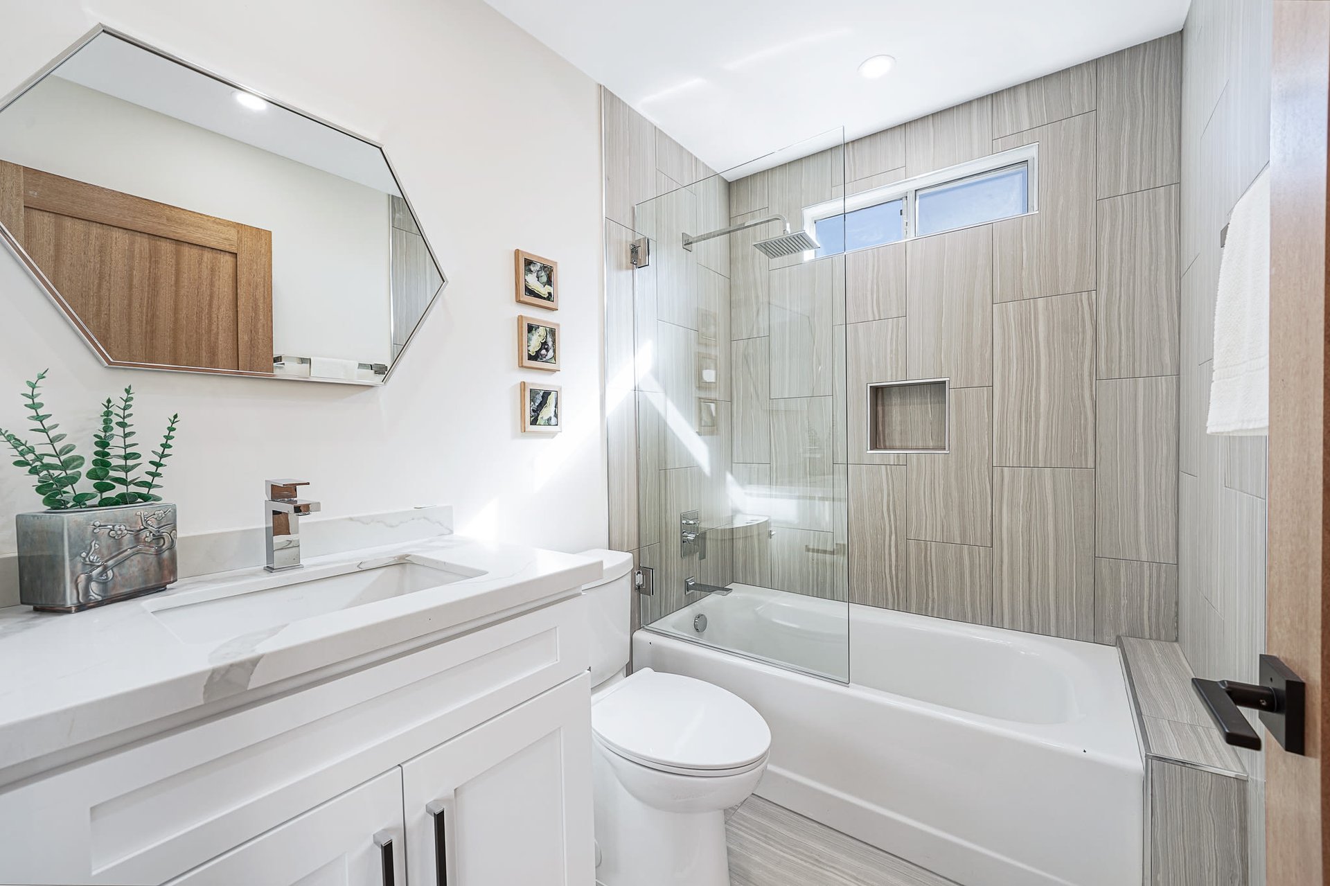 Immaculate & Turnkey Contemporary Home in Hollywood Hills