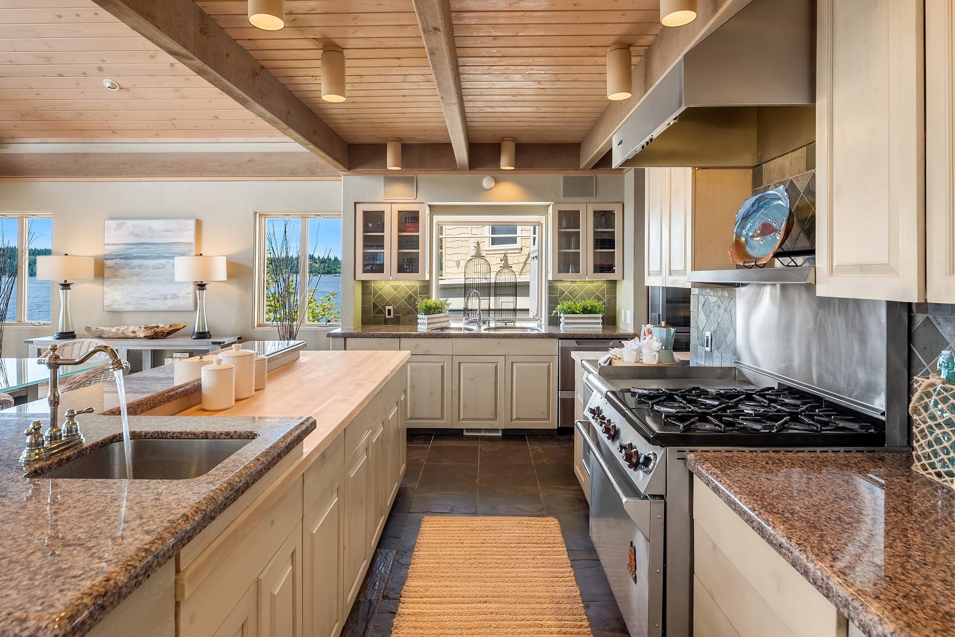 1221 E Lake Sammamish Shore Lane SE 