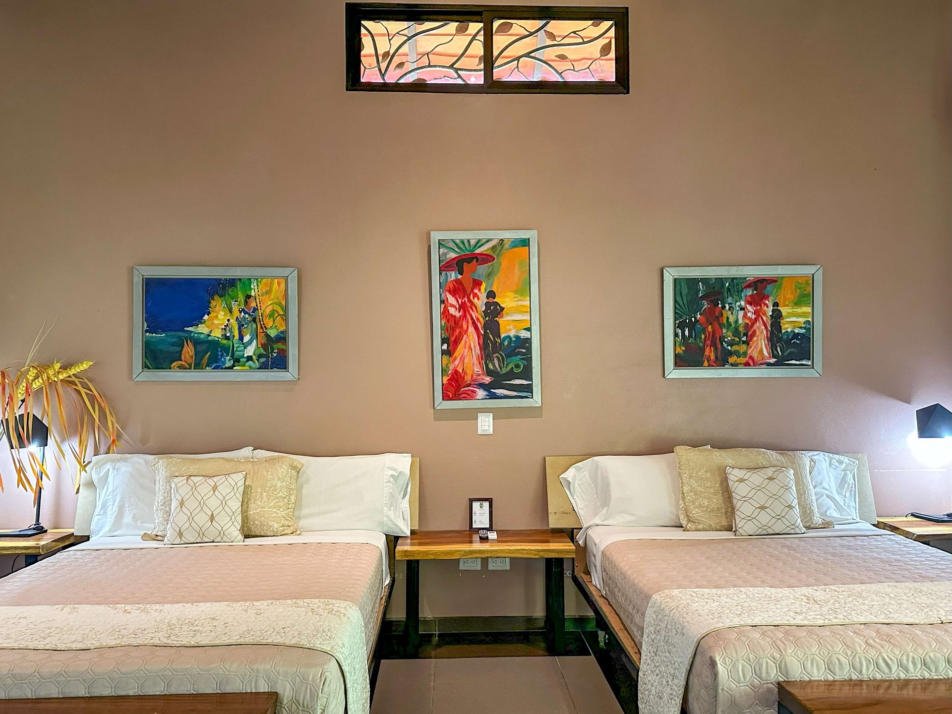 3 Cabins, A restaurant, A 3 Bed House And Multiple Plantels In The Heart Of Ojochal