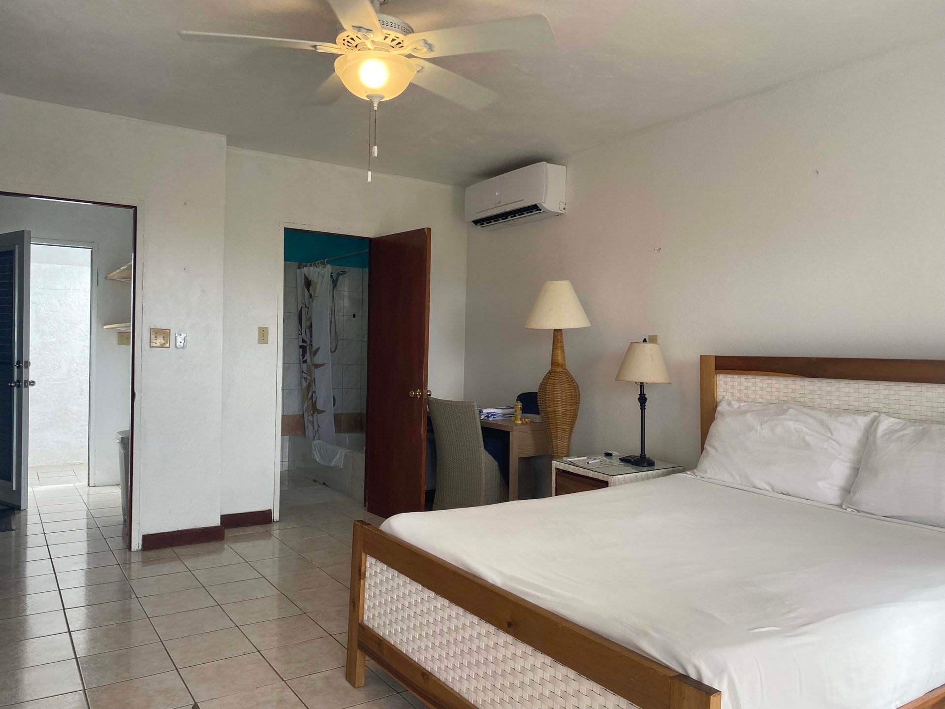 813 Studio Wyndham Lambert Condo
