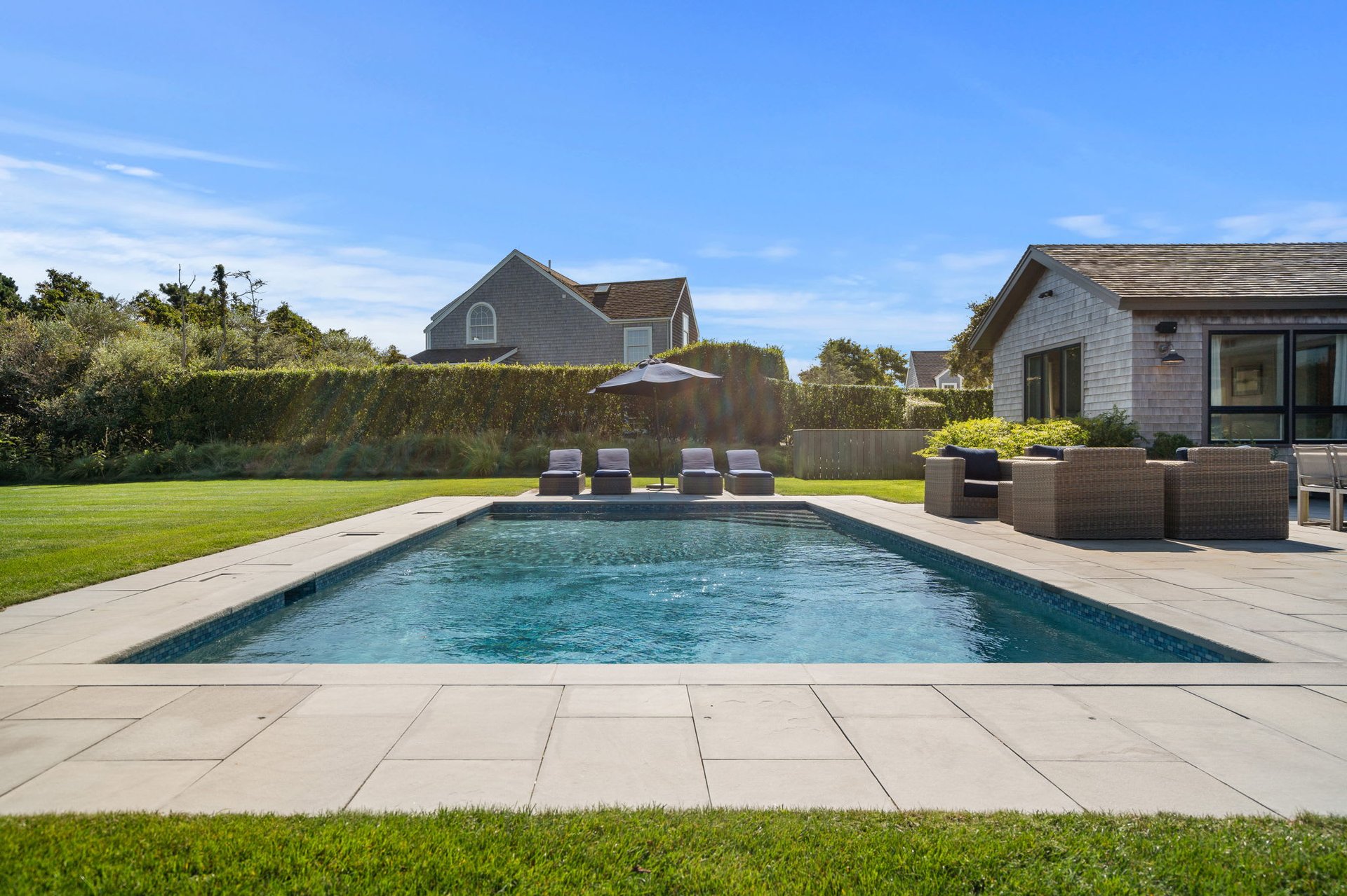 4 Moors End Ln
