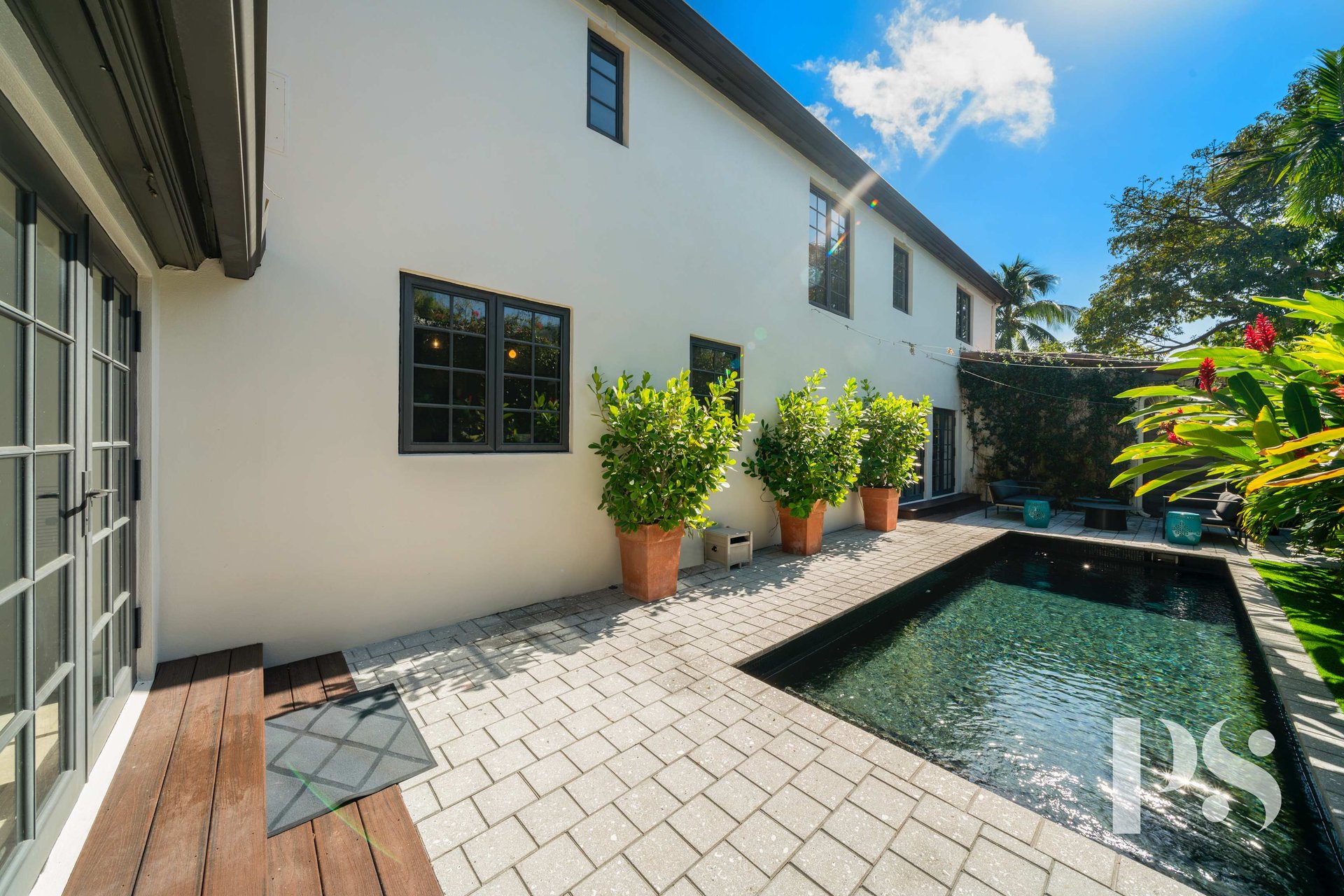 100 E Dilido Dr