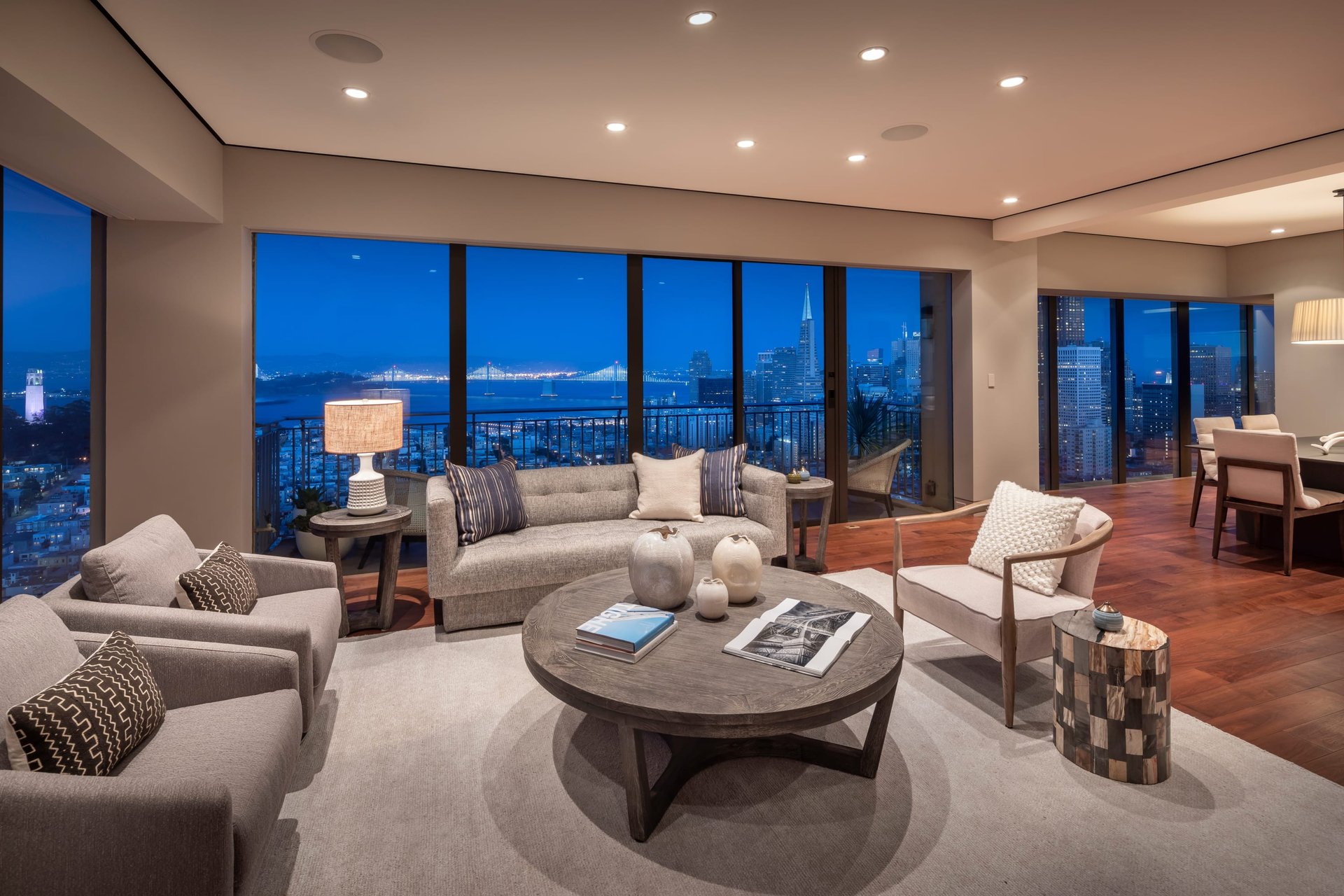 "As New" Contemporary View Apartment
