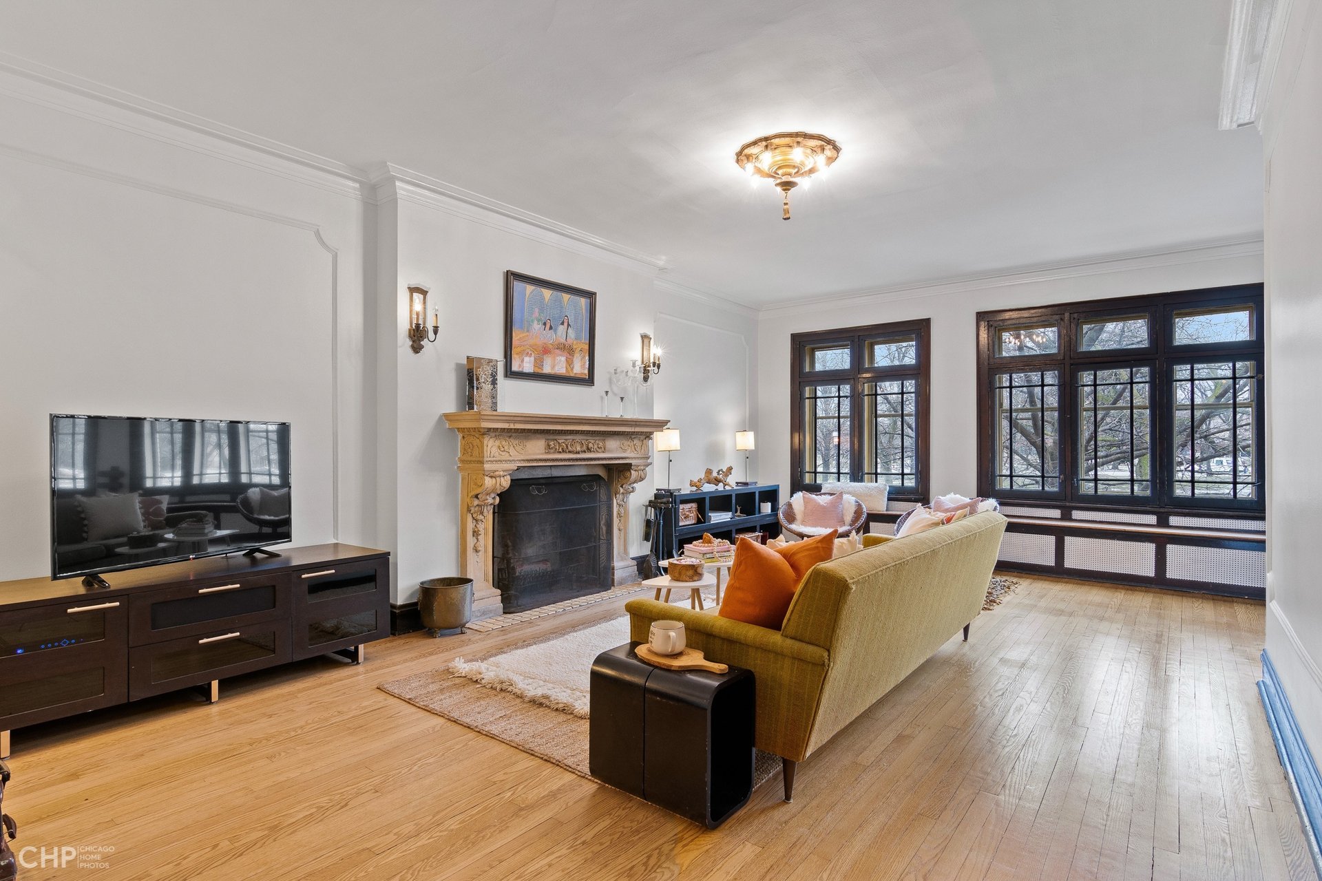 Palmer Square Vintage Charmer: 3022 W. Palmer, #200