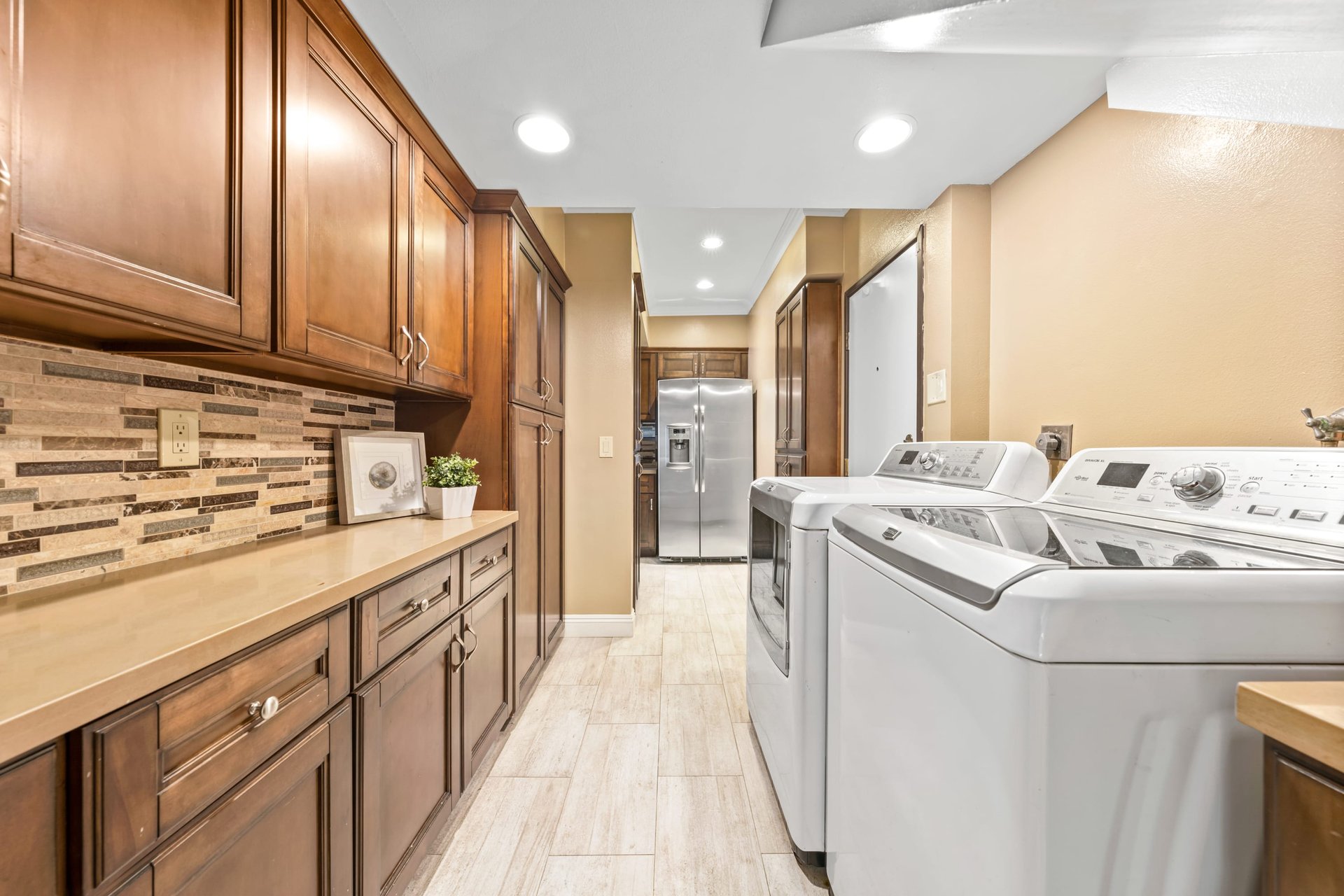 8712 Gregory Way #403, Pico-Robertson