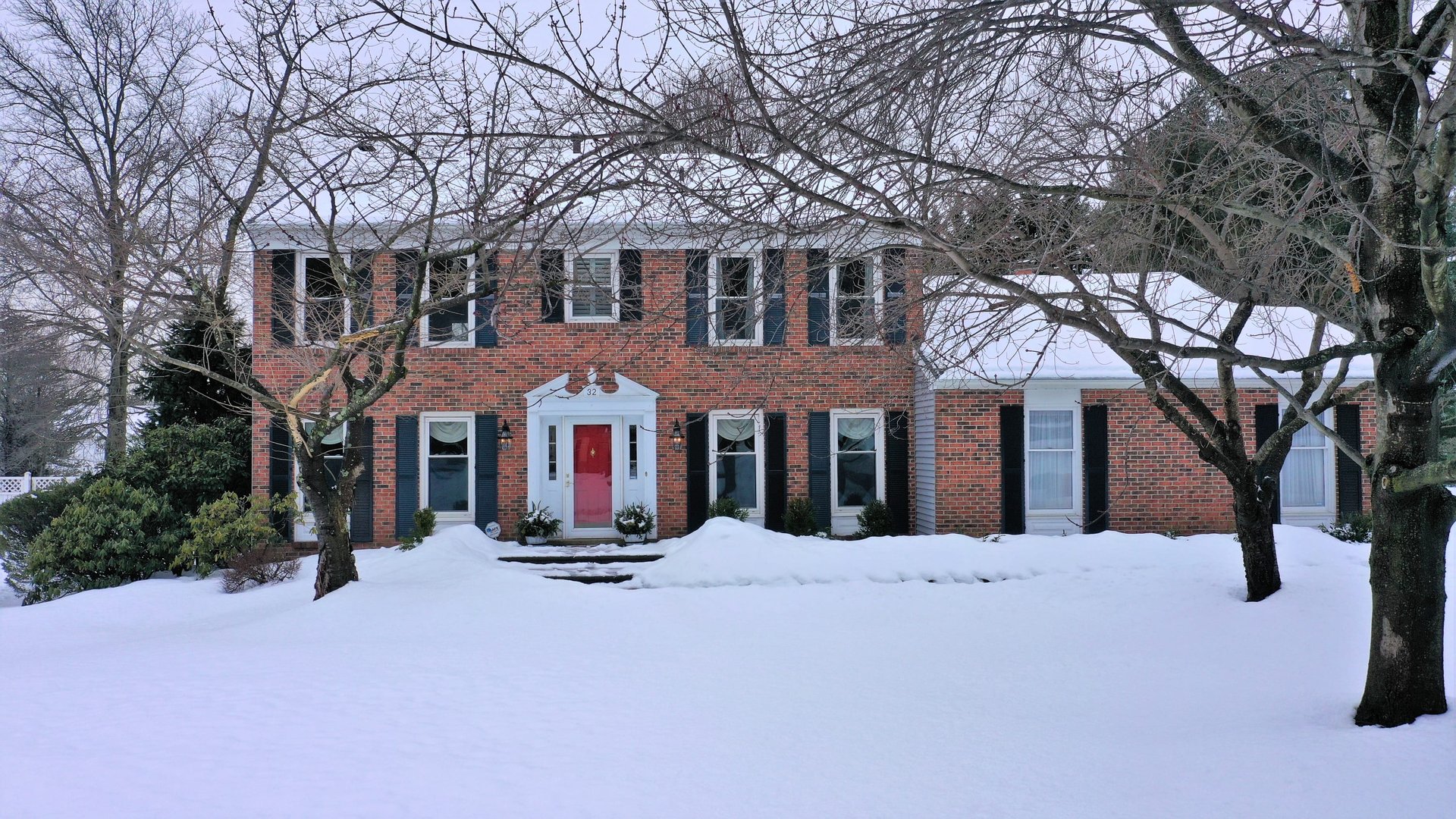 32 LAWRENCIA DR