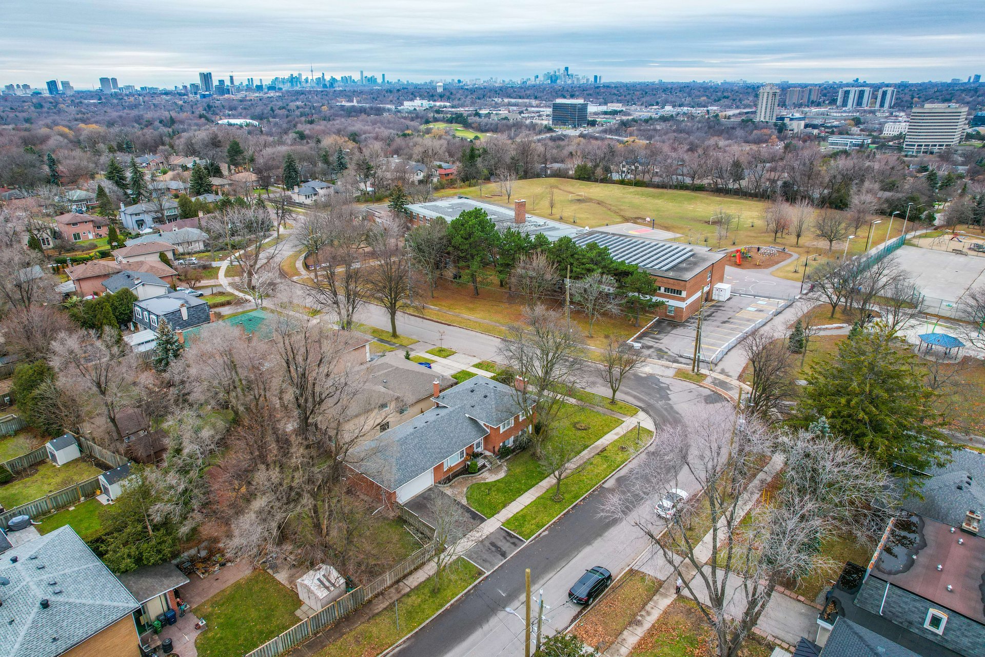 25 Karen Rd Unit: Lower