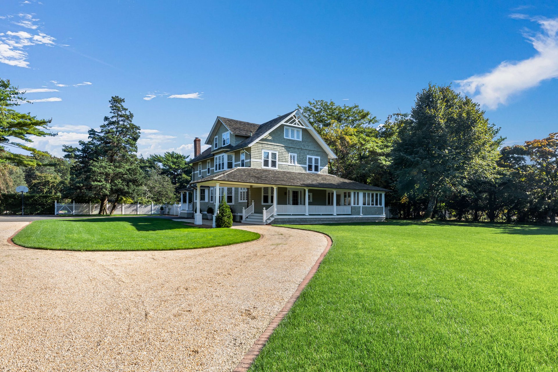 EXQUISITE ESTATE IN PRIME LOCATION