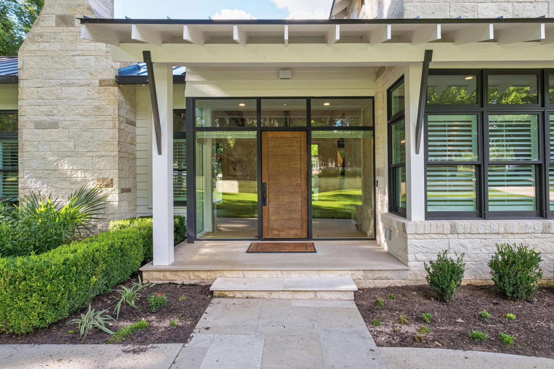 3120 Edgewater Drive