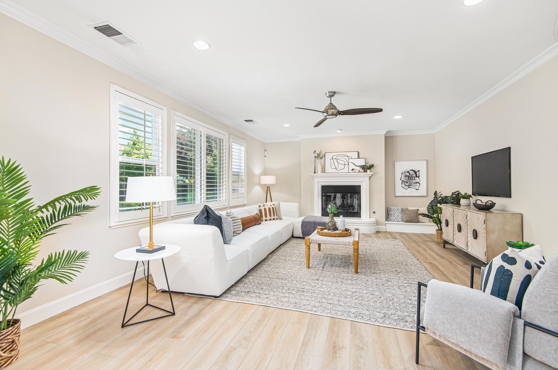 2112 Laguna Creek Lane
