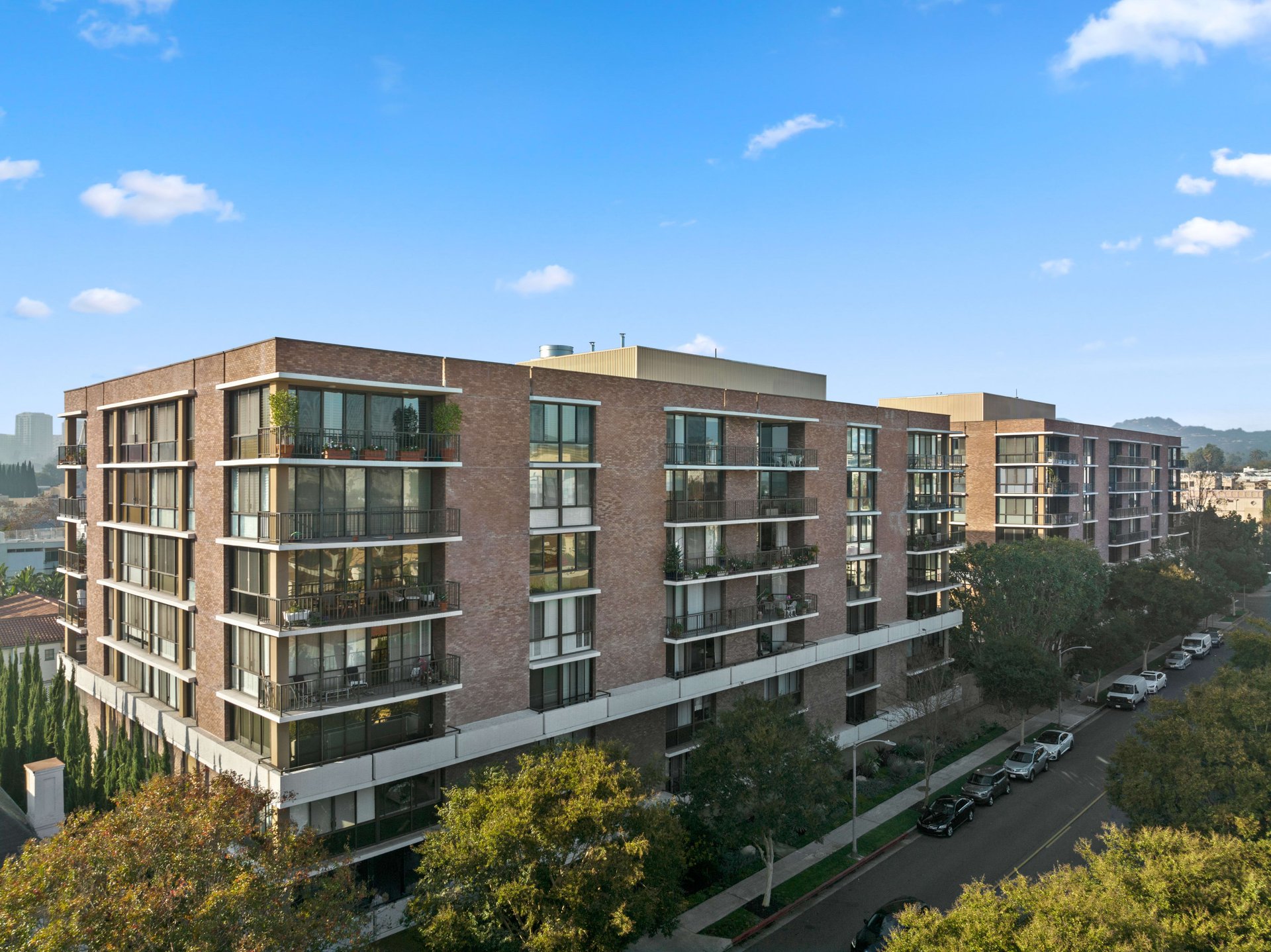 211 S Spalding Dr #N202, Beverly Hills