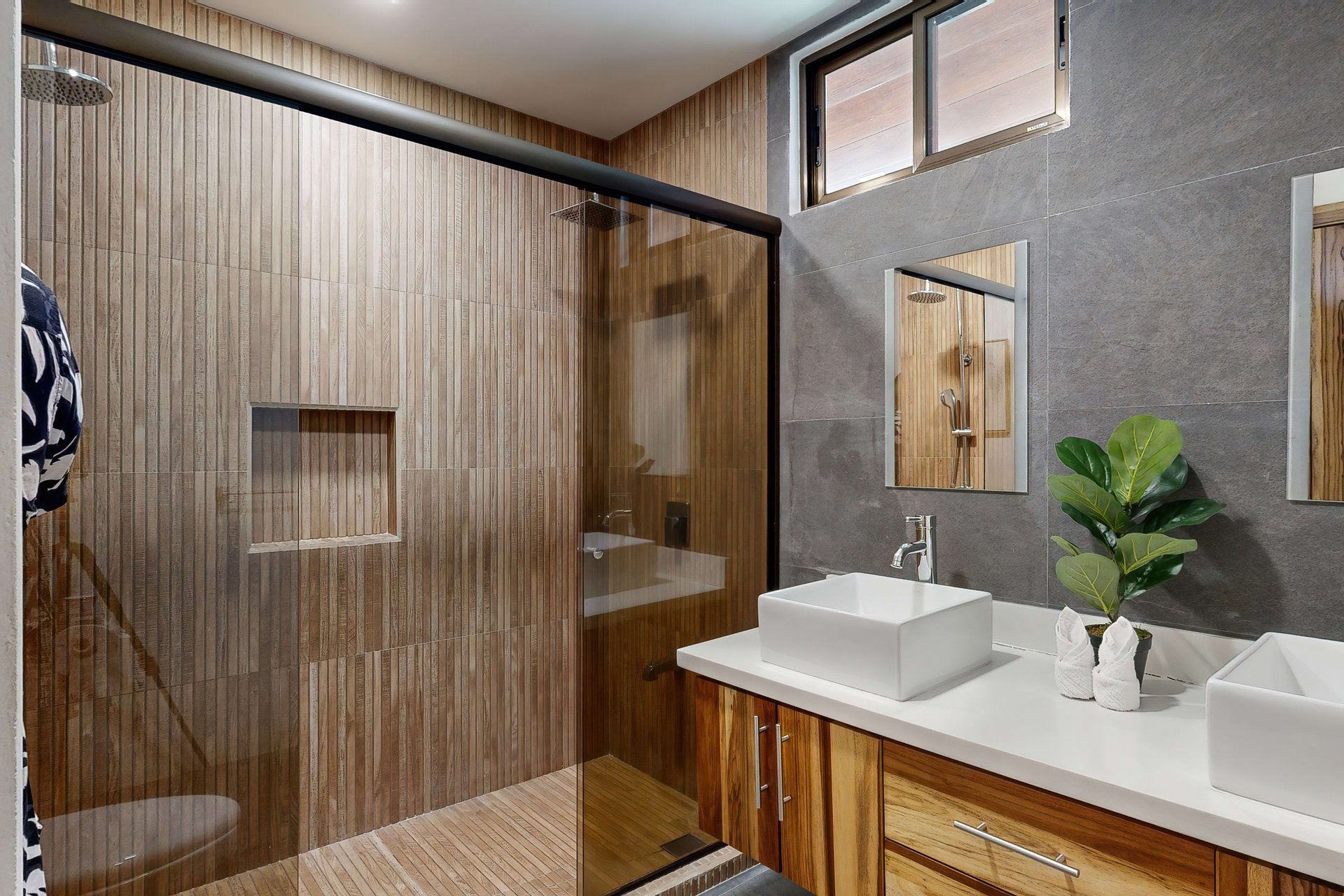 Modern Construction 3 Beds, 2,5 Baths Home.  Best Deal in Uvita! 