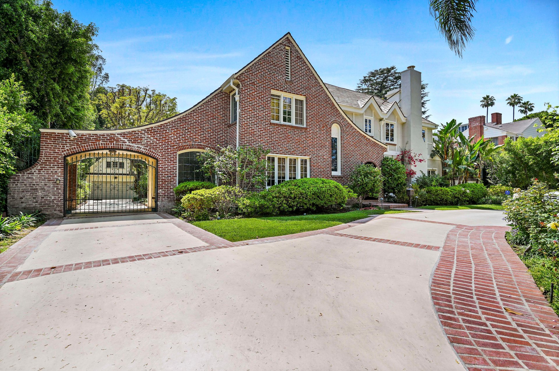 815 N Bedford Dr