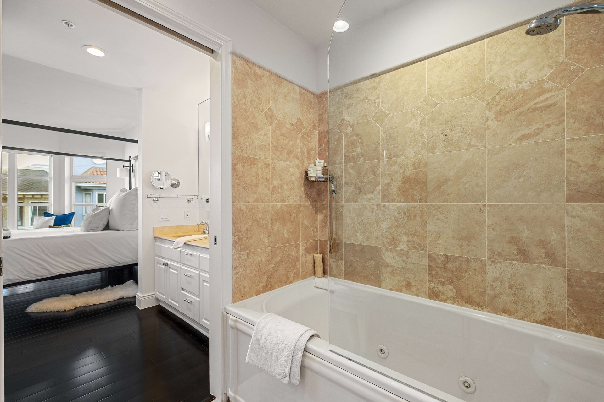 1101 Pacific Avenue #401
