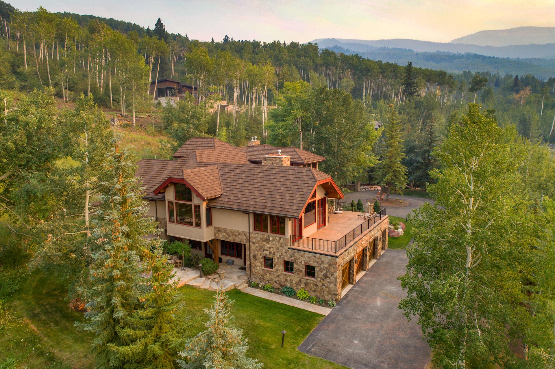 Beautiful Home with Ski-in/Ski-out Access  