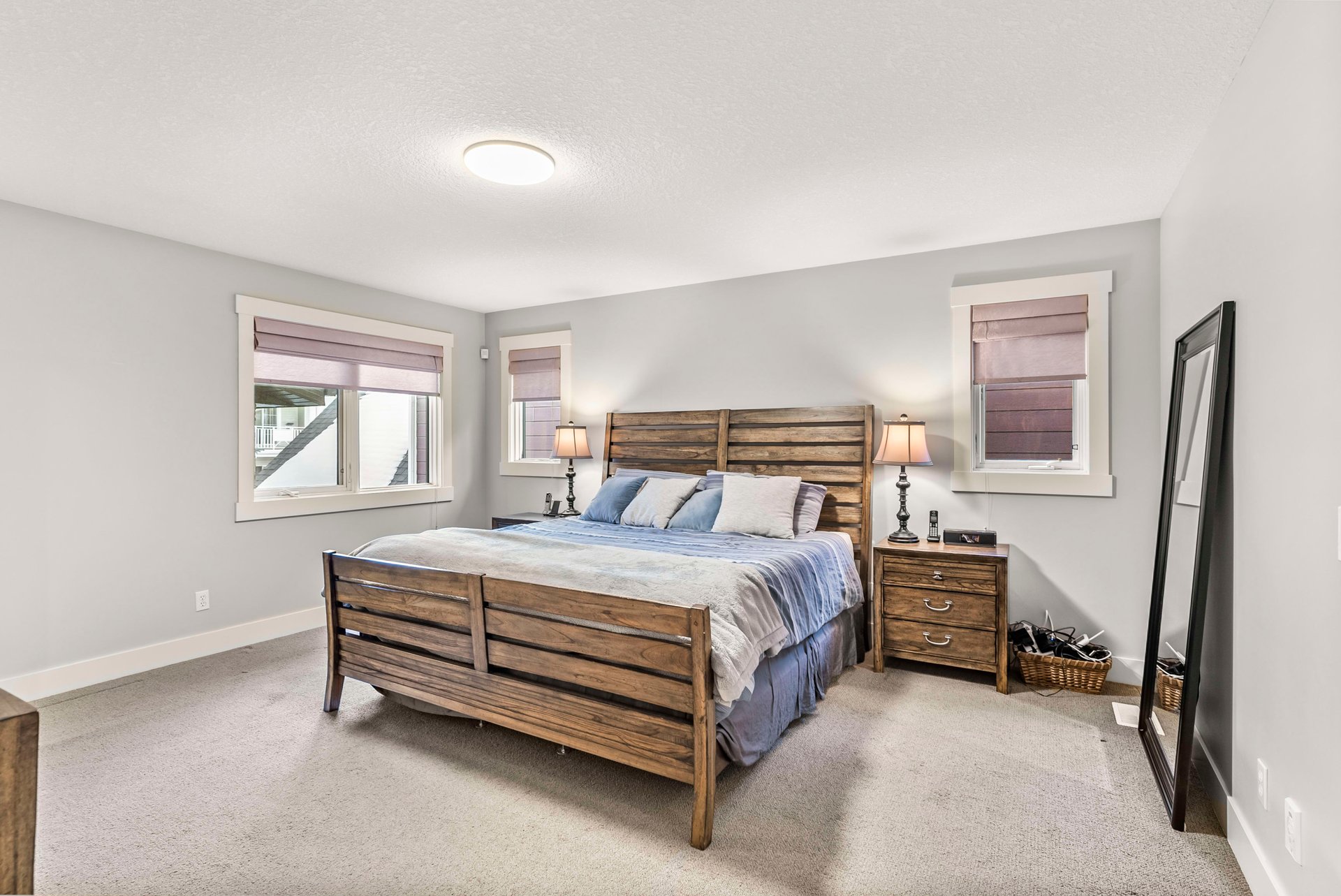 19 Tom Hoppe Mews SW