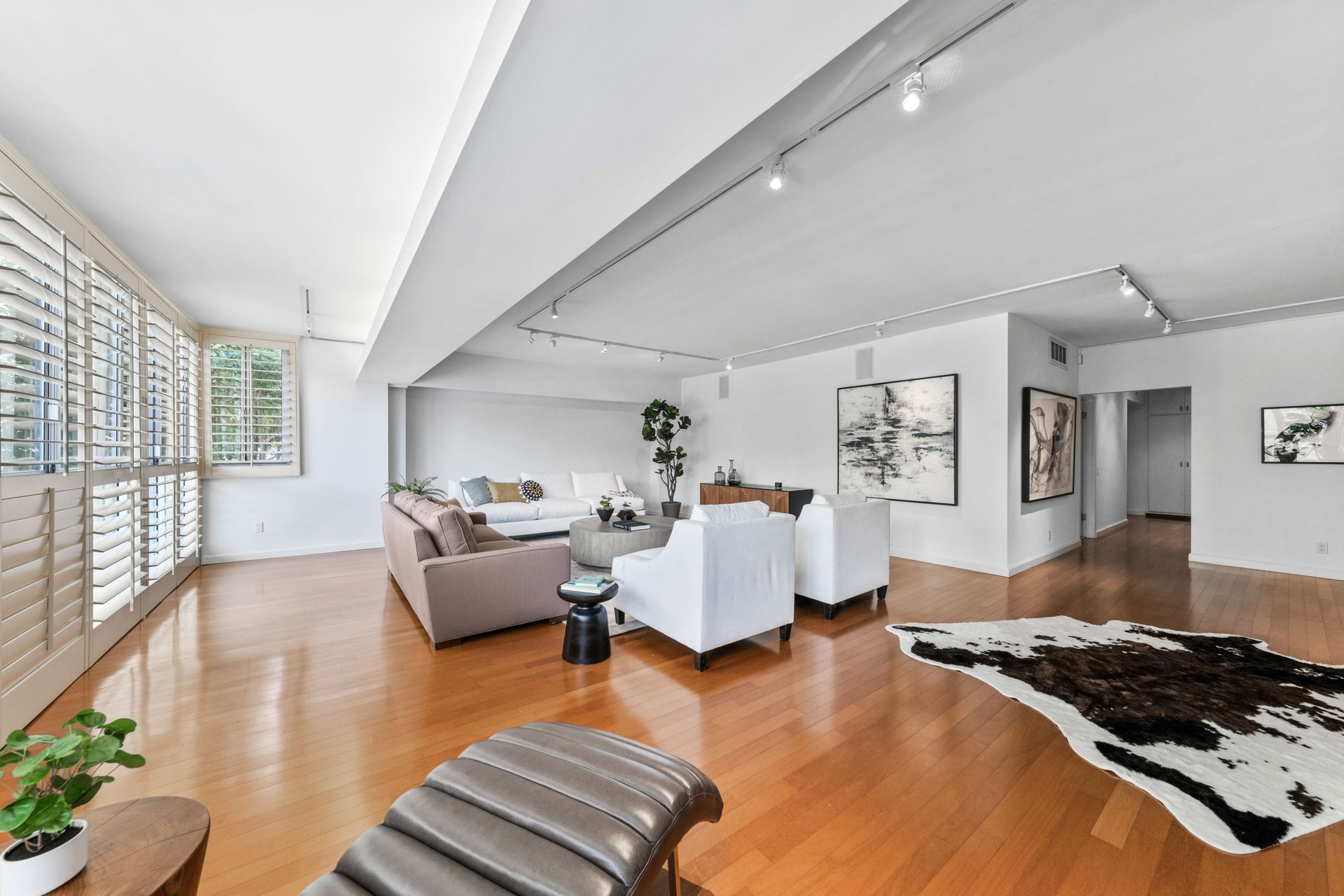 The Churchill #2E, Wilshire Corridor