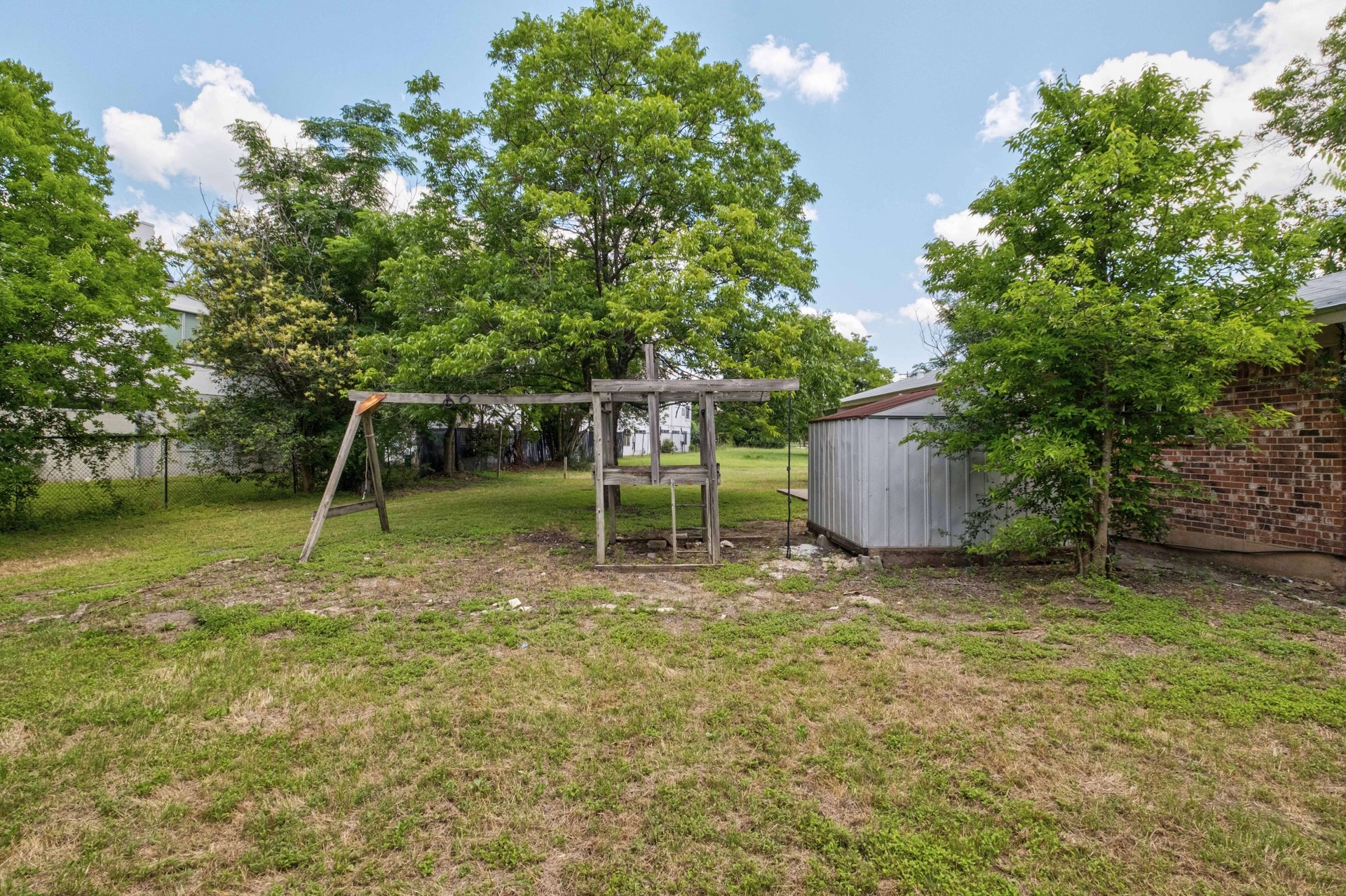 4742 Suburban Dr