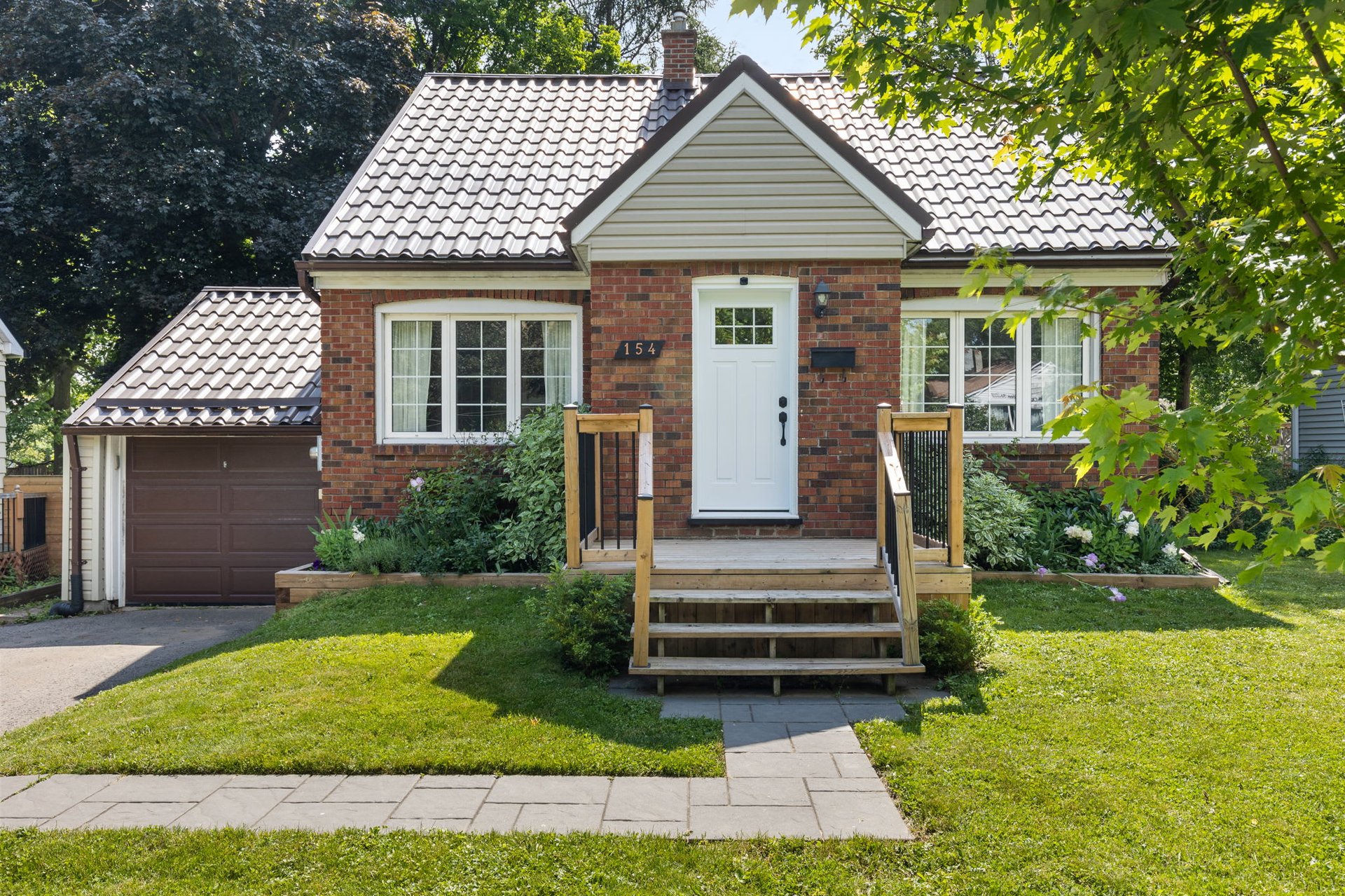 154 Clapperton Street, Barrie