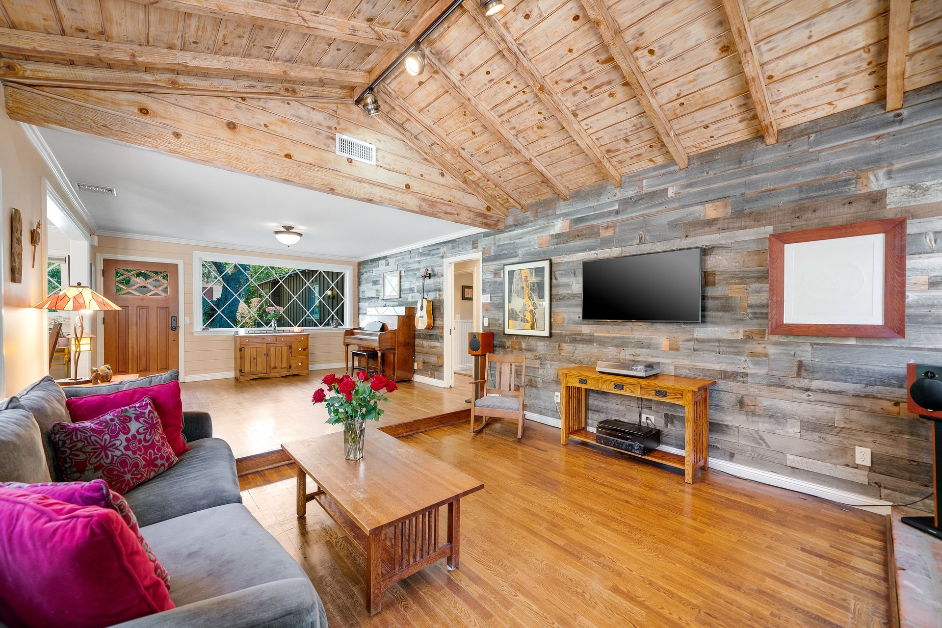 A Lil Bit O' Country in Shadow Hills * SOLD at full price