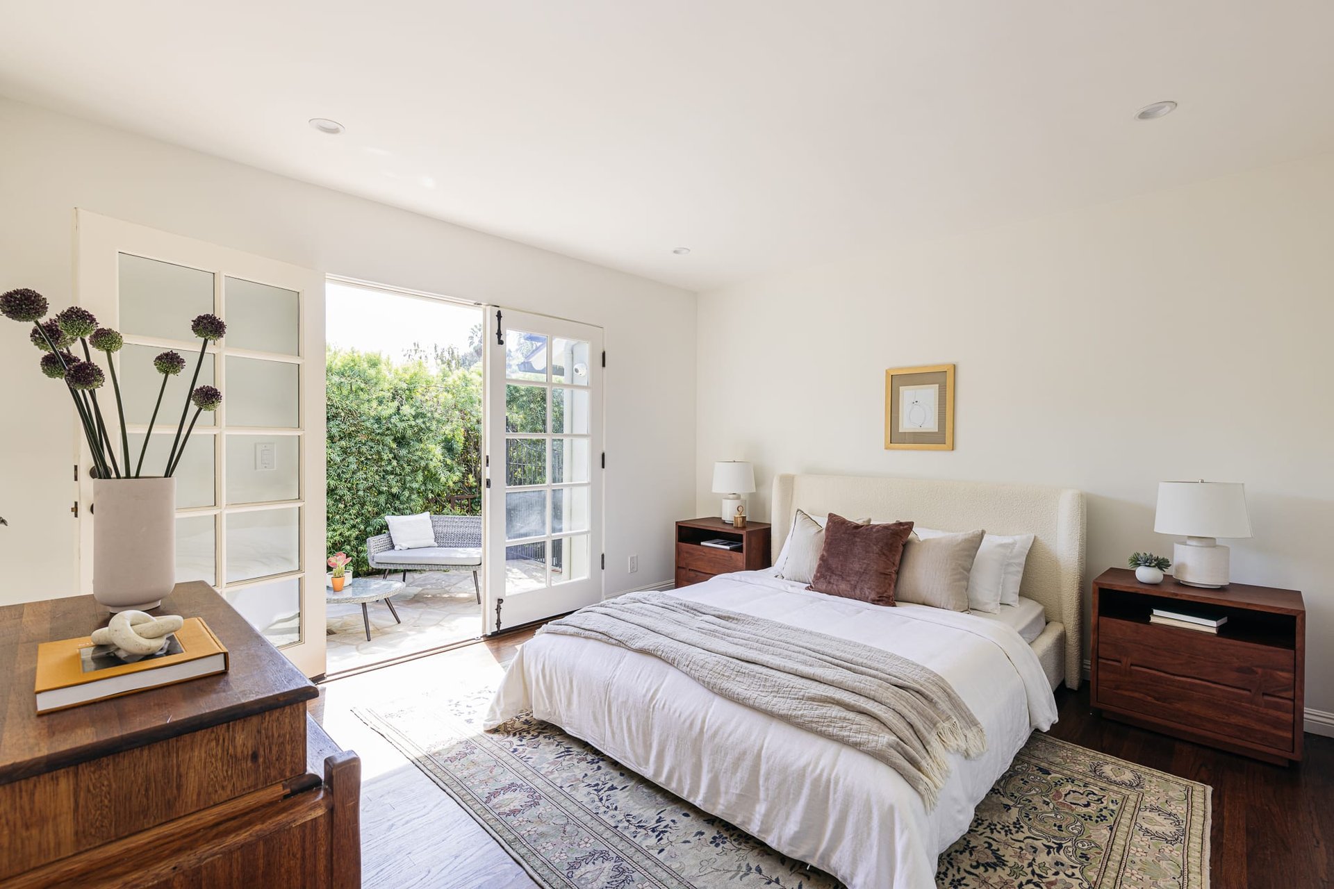 A Lovely Single Level Traditional in Hollywood Hills