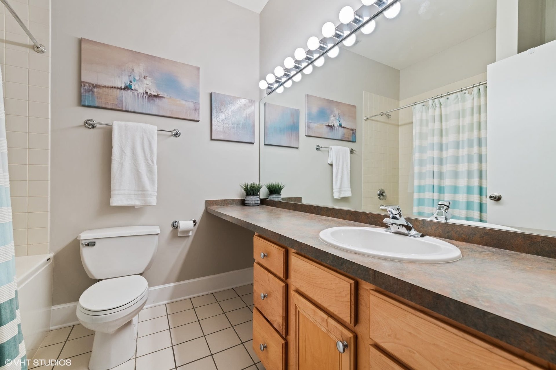 165 N Canal Street Unit: 1527-1528
