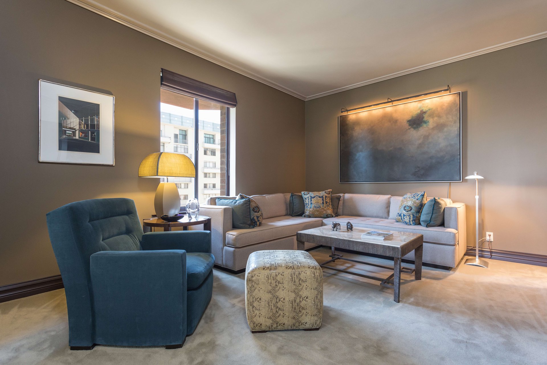 Wilshire Thayer #1102, Wilshire Corridor