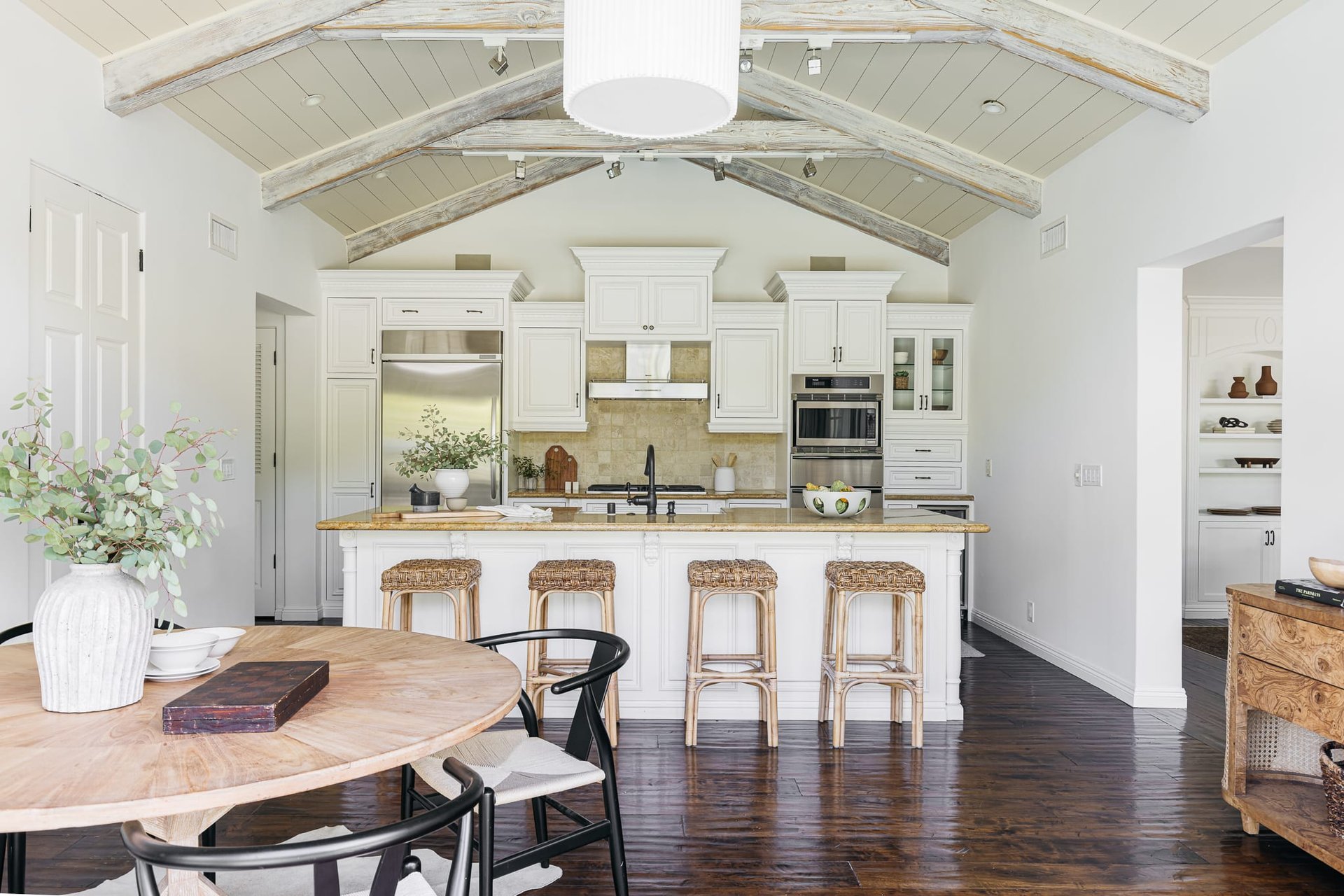 A Lovely Single Level Traditional in Hollywood Hills