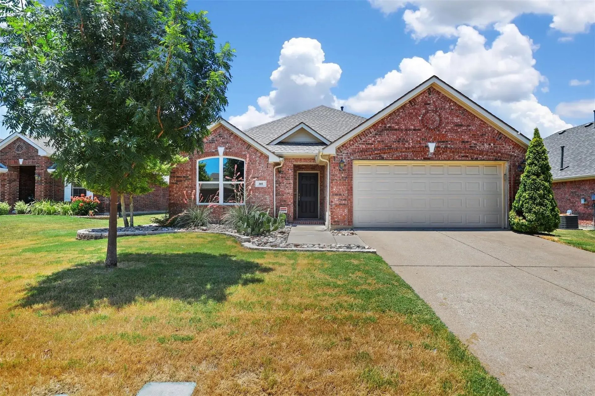 305 Mapleshade Dr