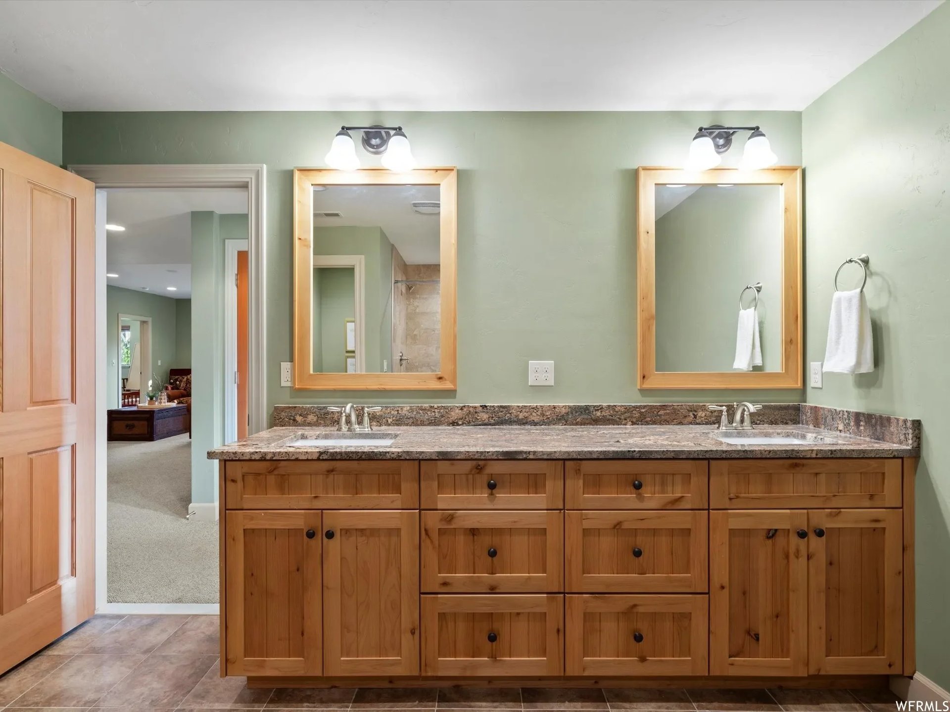 5823 E Elkhorn Dr