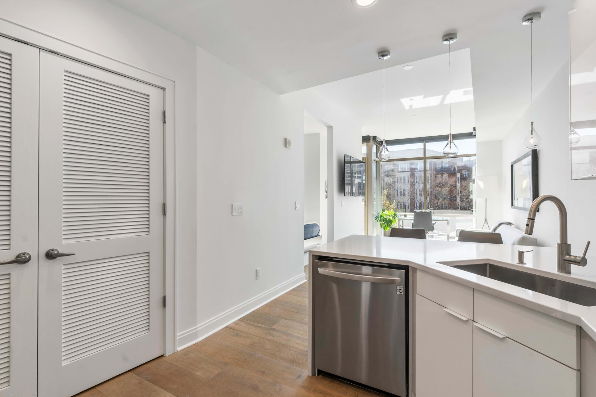 905 Juniper Street NE Unit: 506